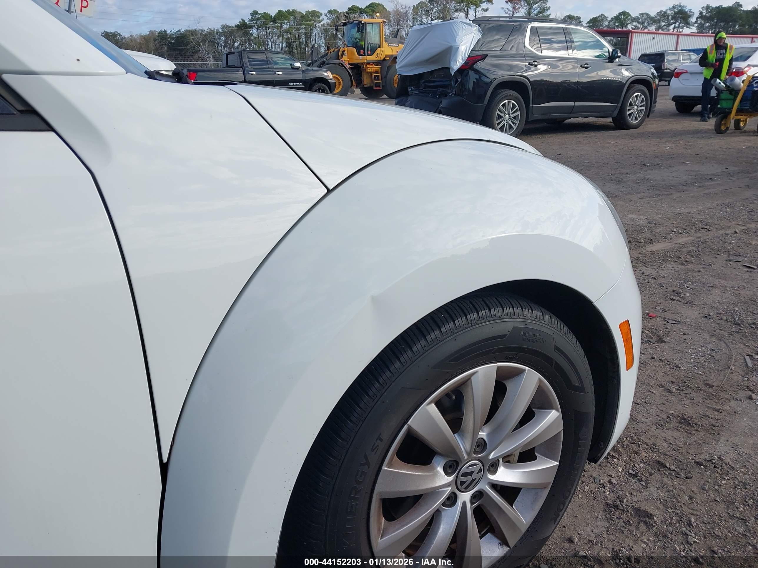 VOLKSWAGEN BEETLE image 6