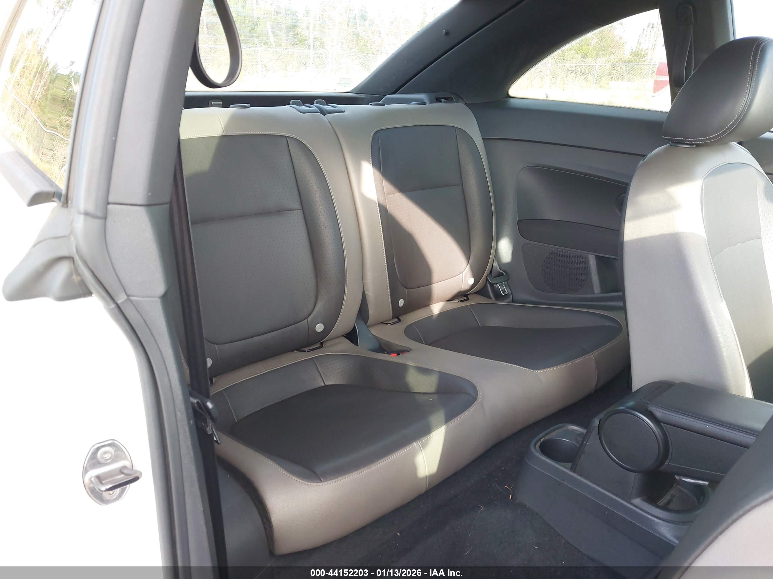 VOLKSWAGEN BEETLE image 8
