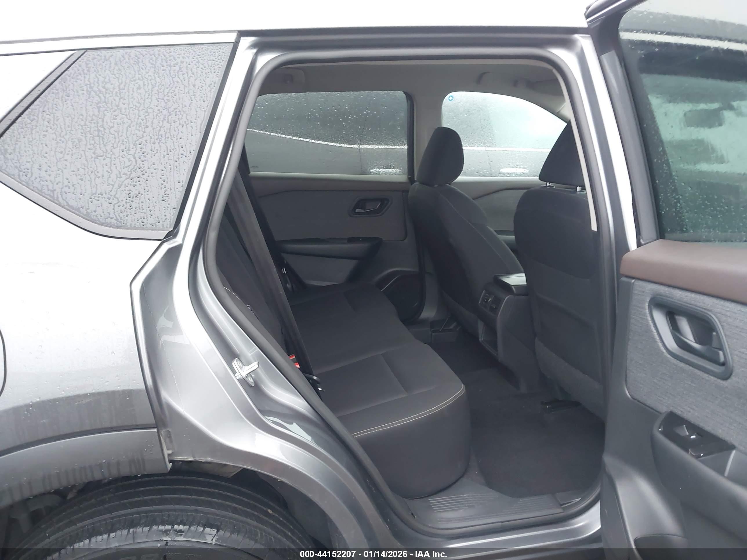 NISSAN ROGUE image 8