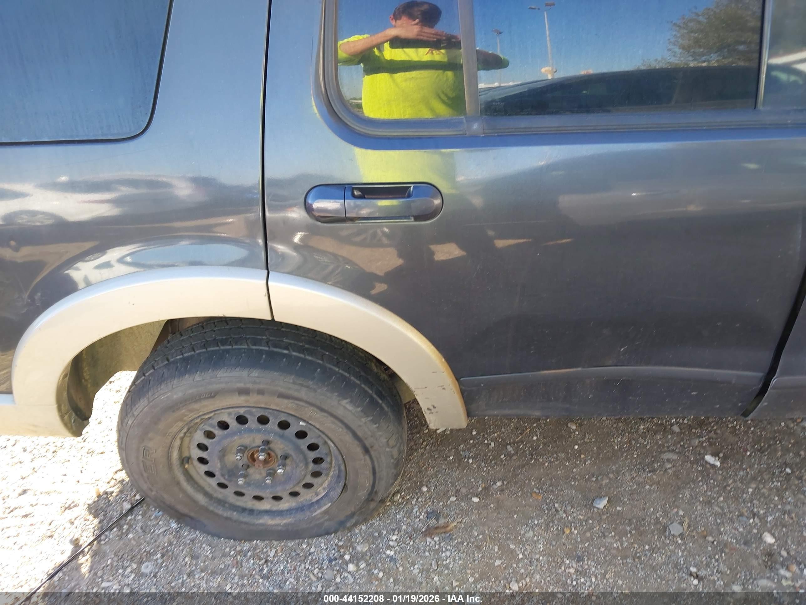 FORD EXPLORER image 6