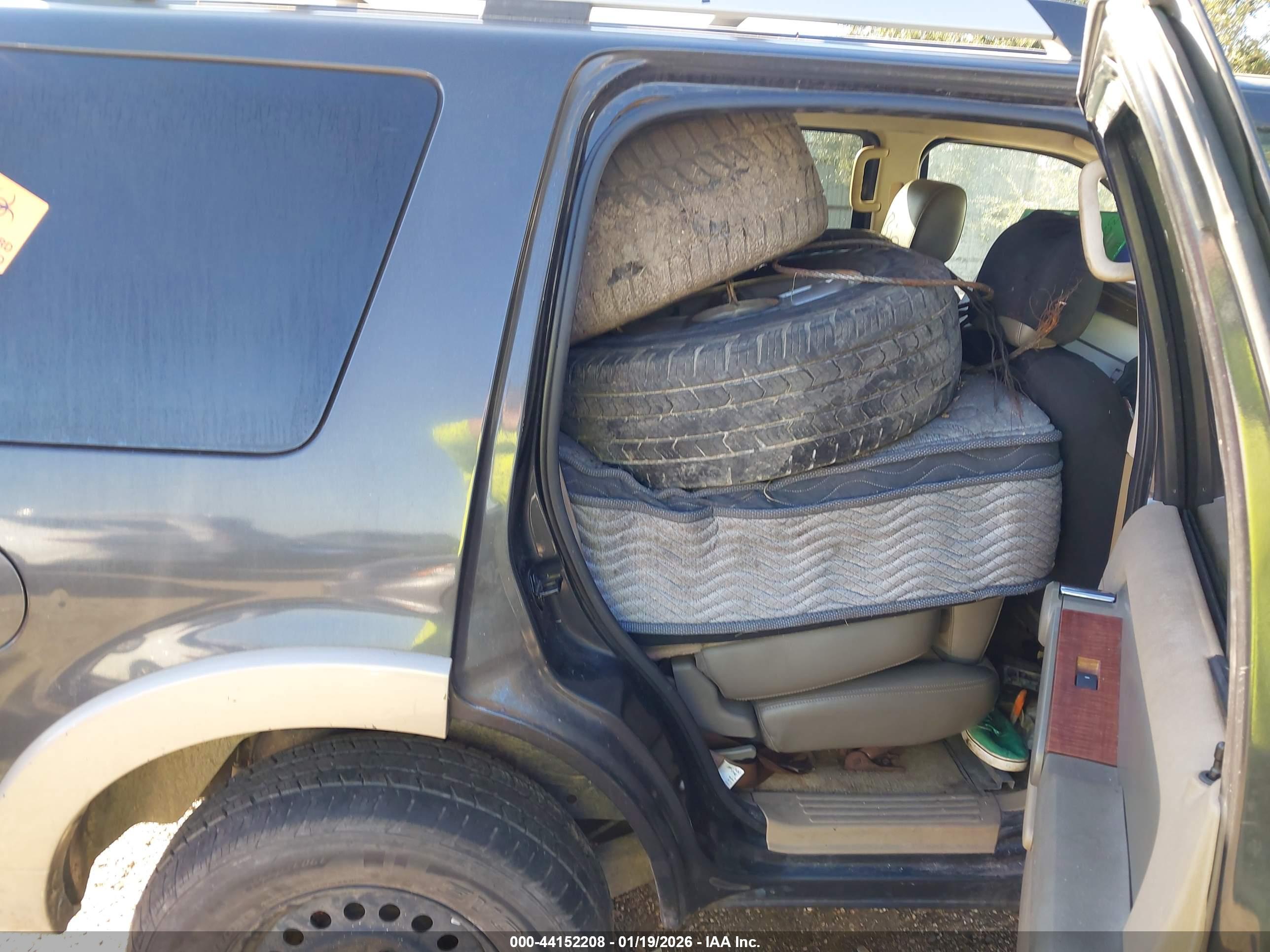 FORD EXPLORER image 8