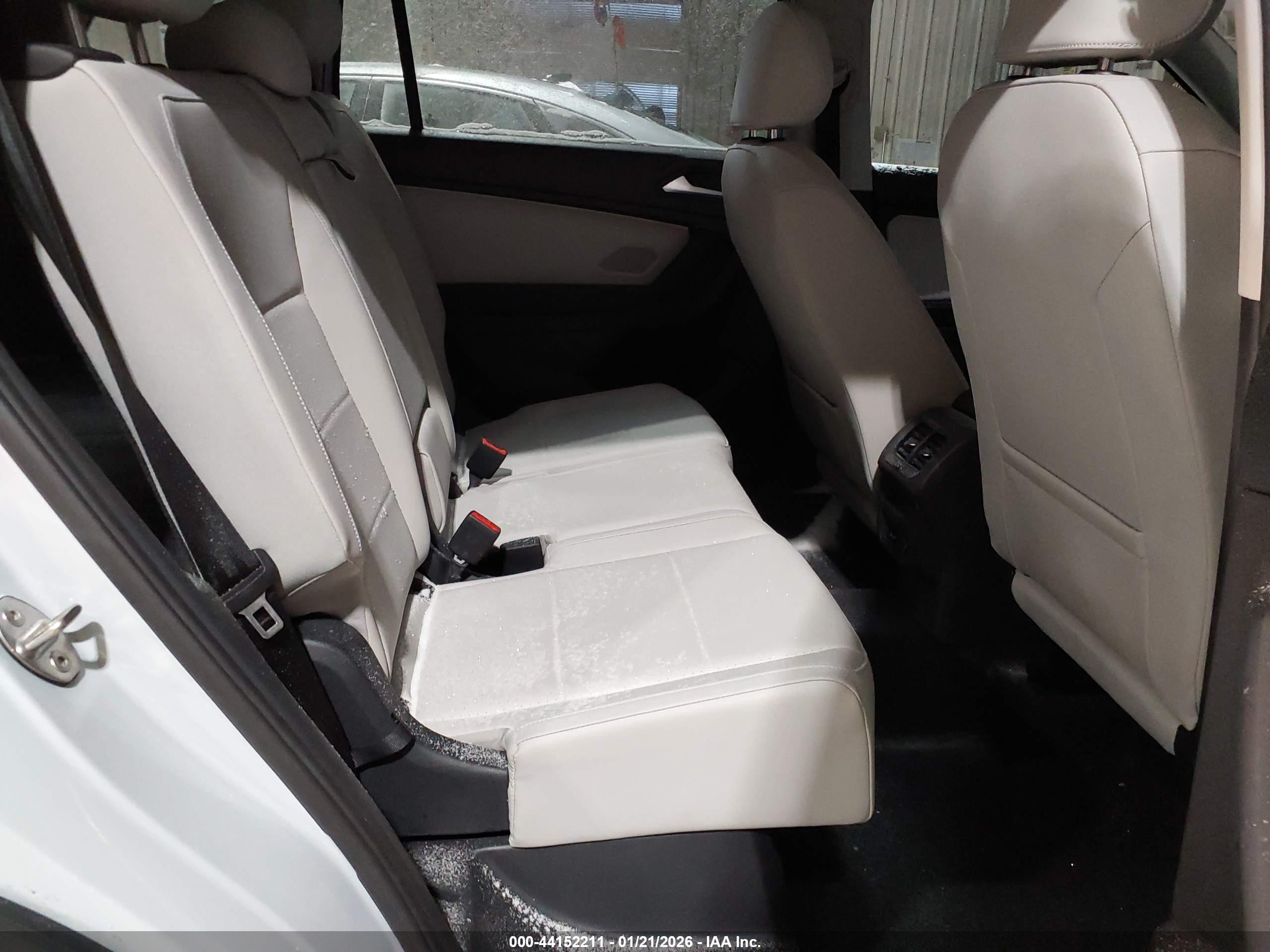 VOLKSWAGEN TIGUAN image 8