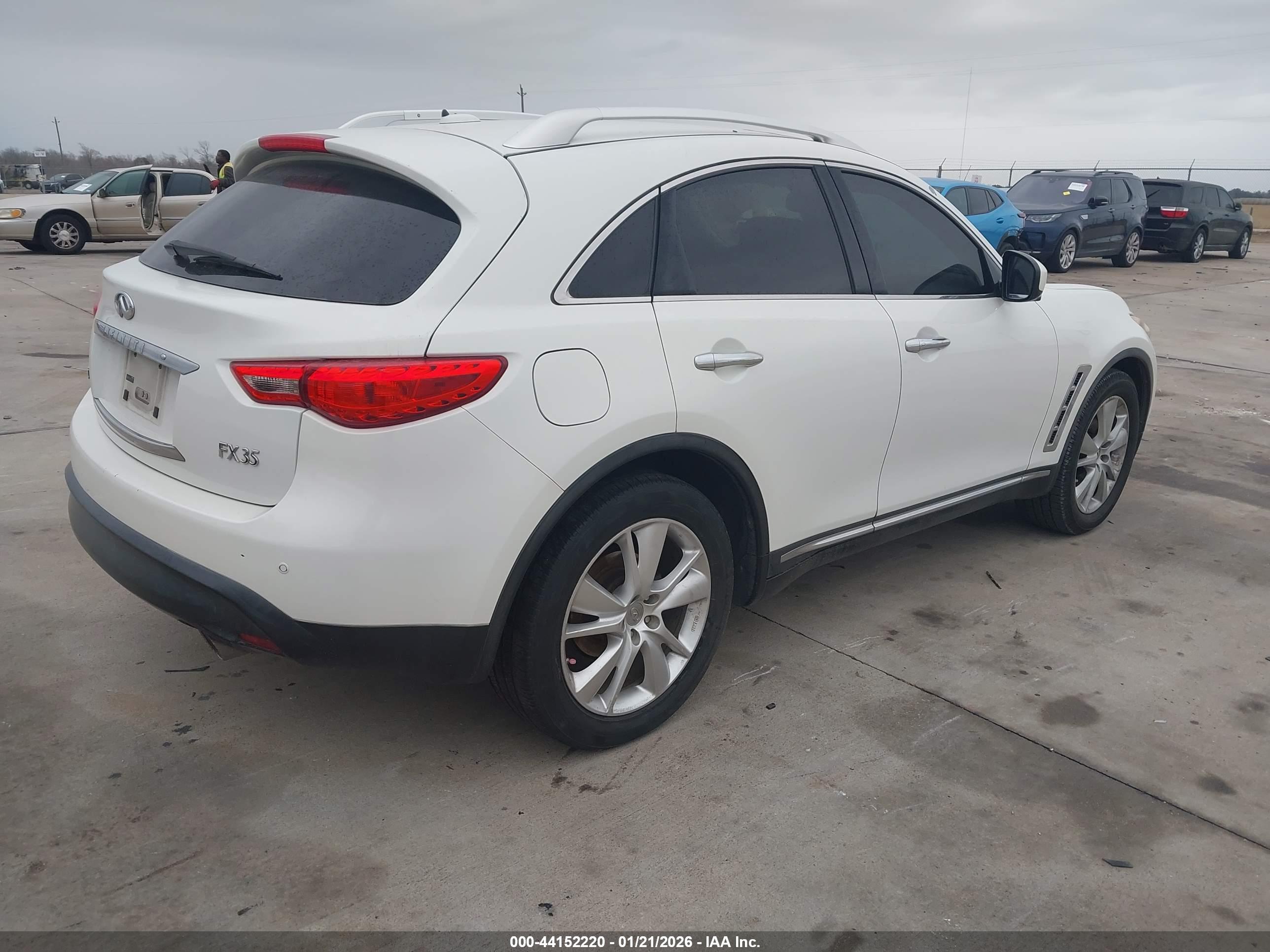 INFINITI FX35 image 4