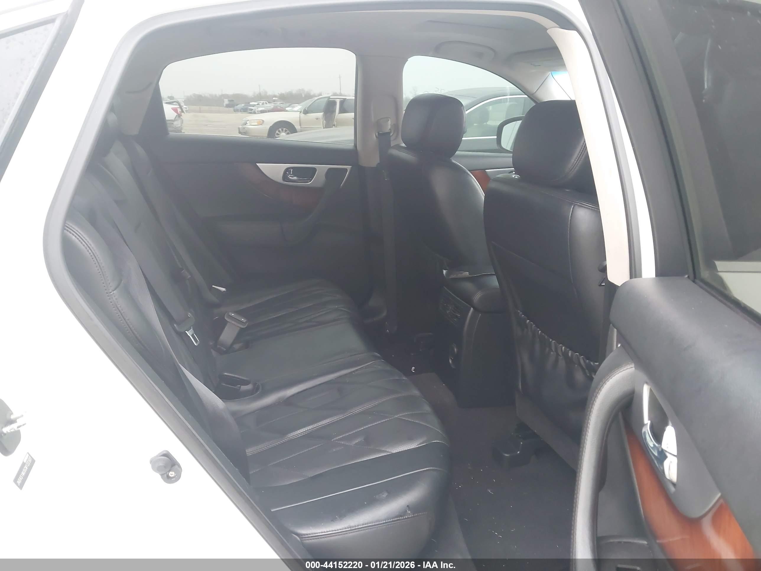 INFINITI FX35 image 8