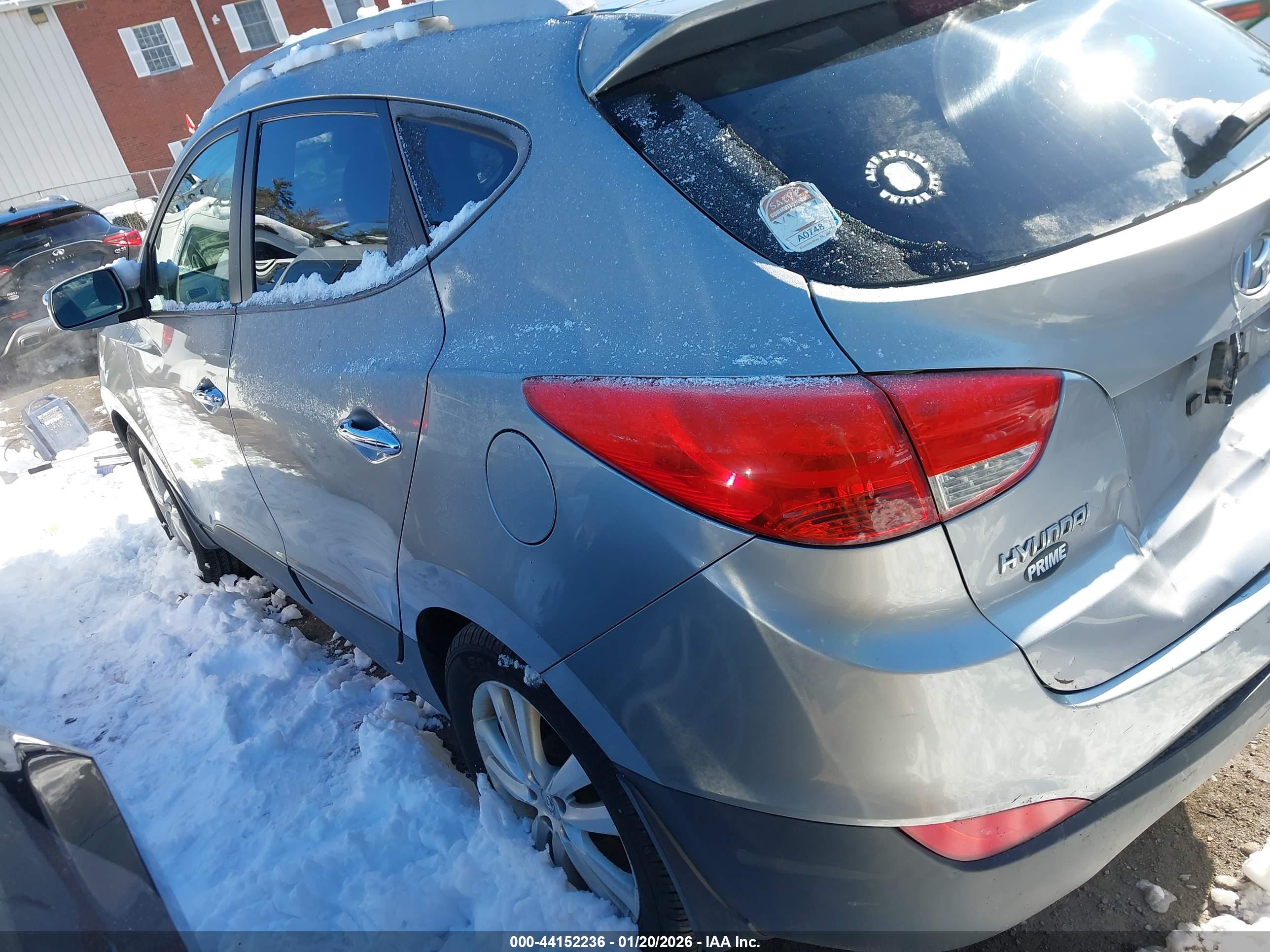 HYUNDAI TUCSON image 3