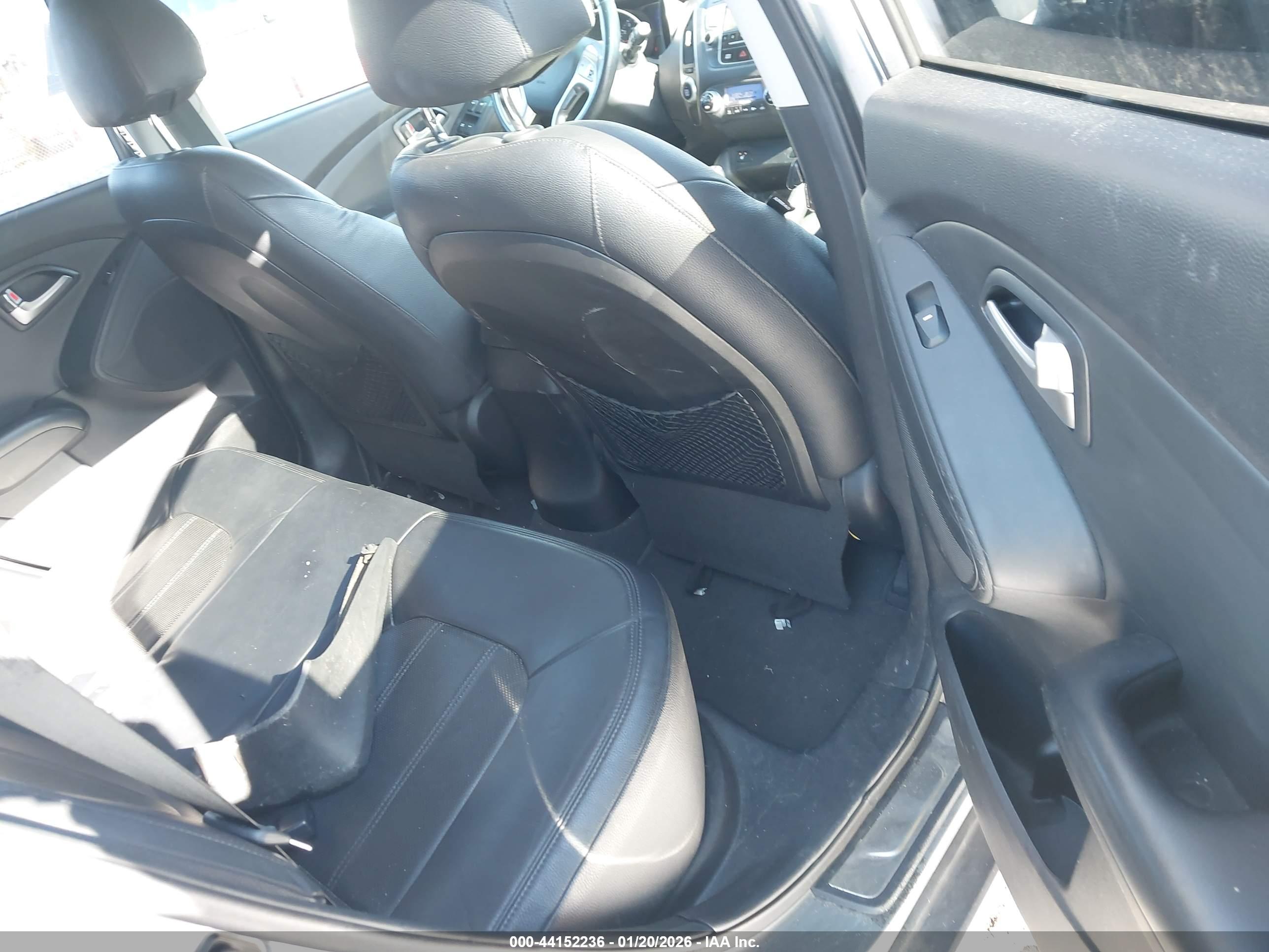 HYUNDAI TUCSON image 8