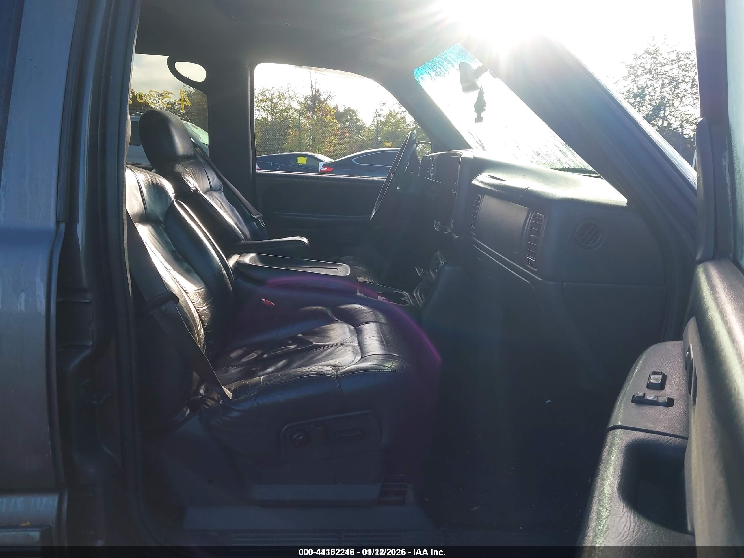 CHEVROLET SILVERADO image 5