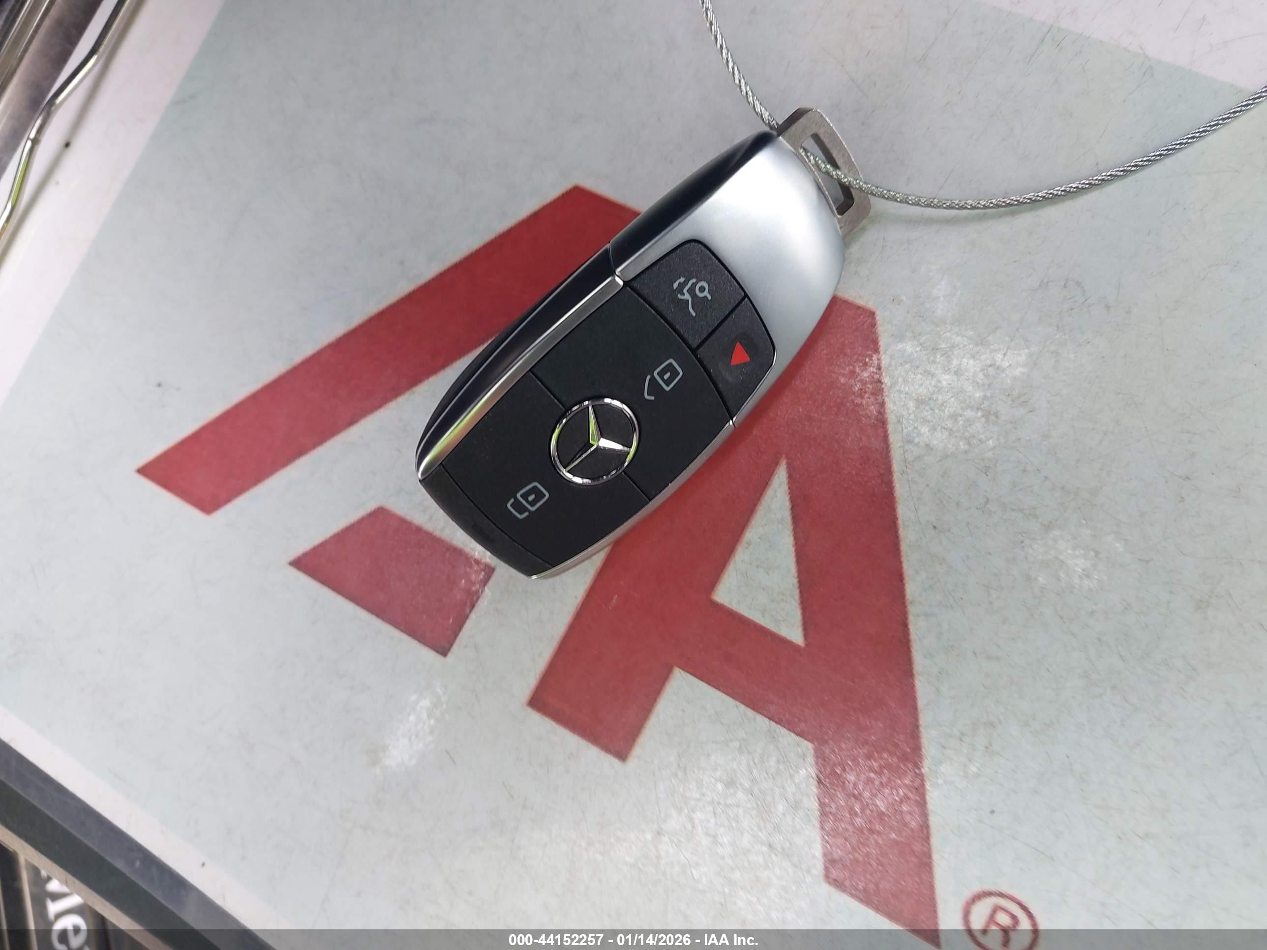 MERCEDES-BENZ GLC image 11
