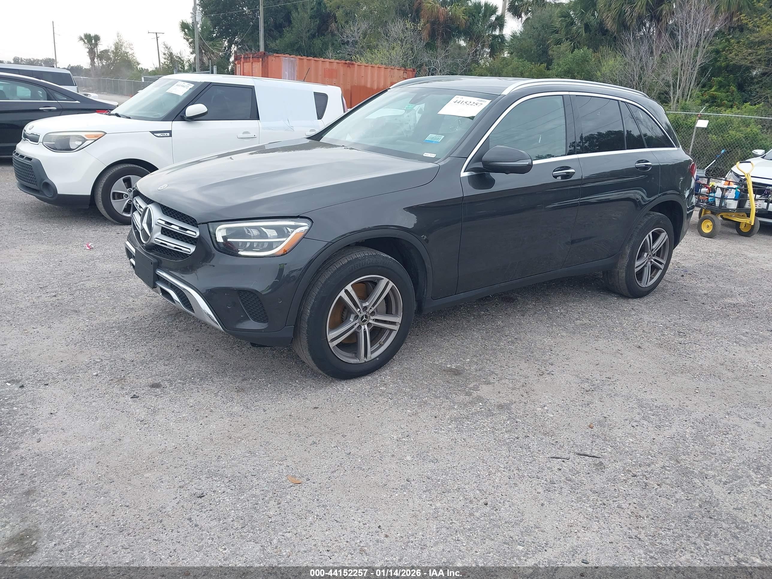 MERCEDES-BENZ GLC image 2