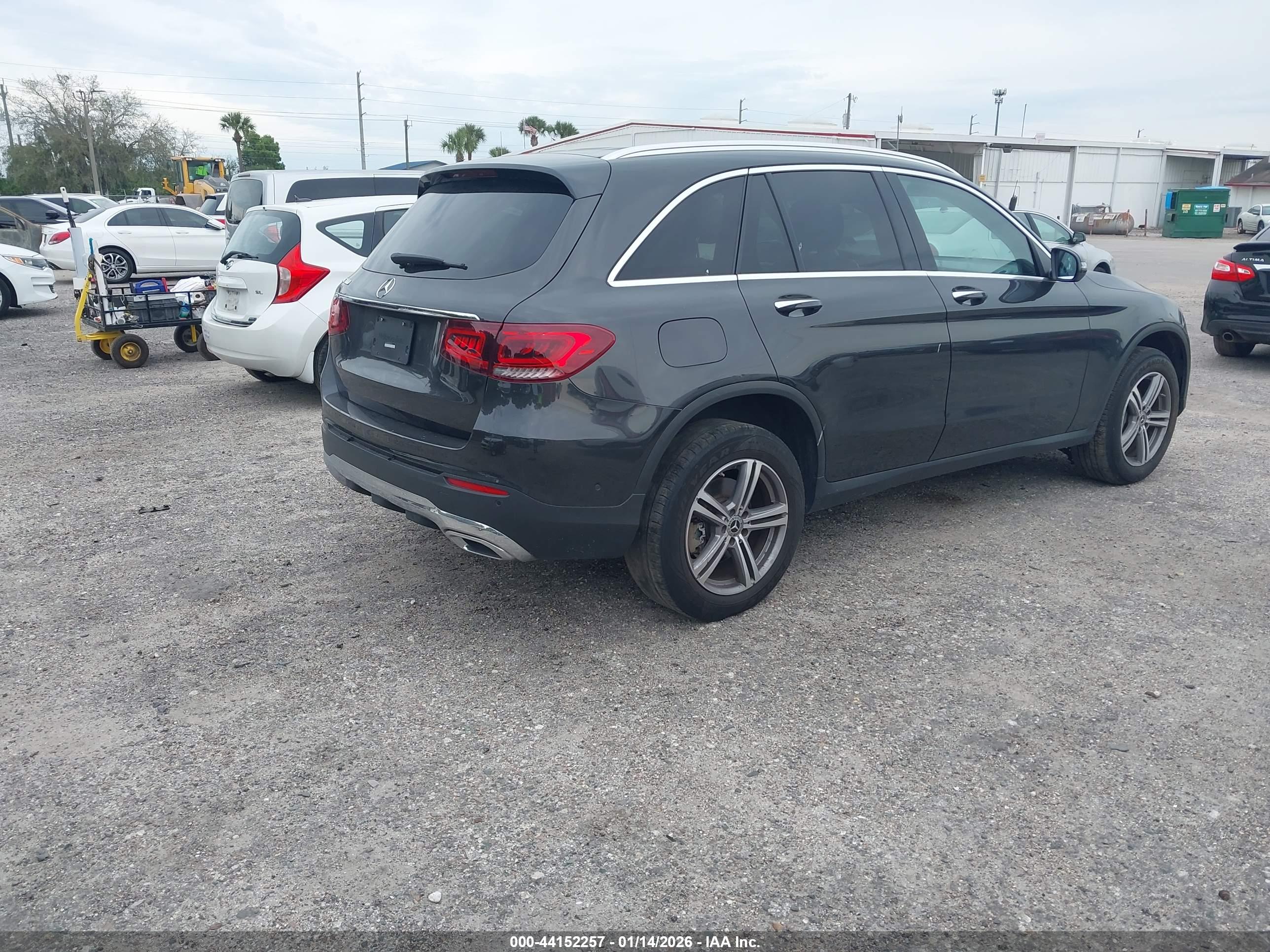 MERCEDES-BENZ GLC image 4
