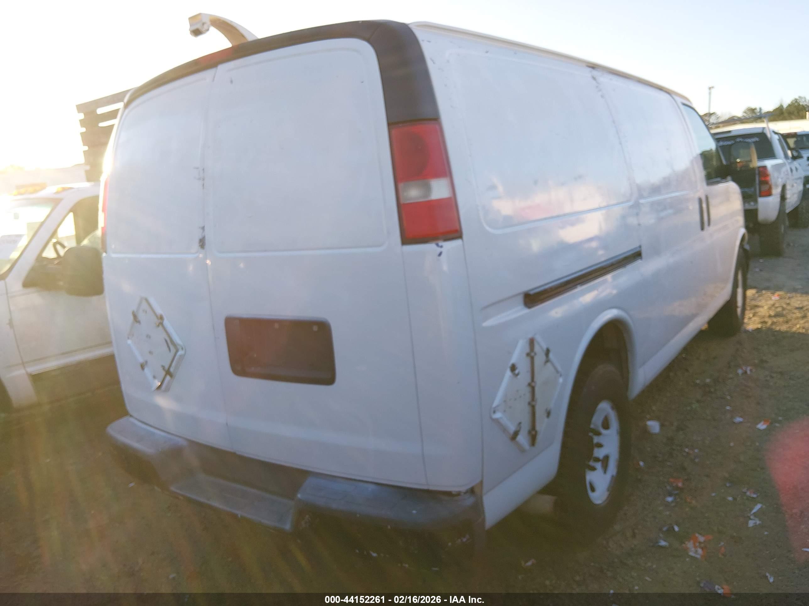 GMC SAVANA image 4