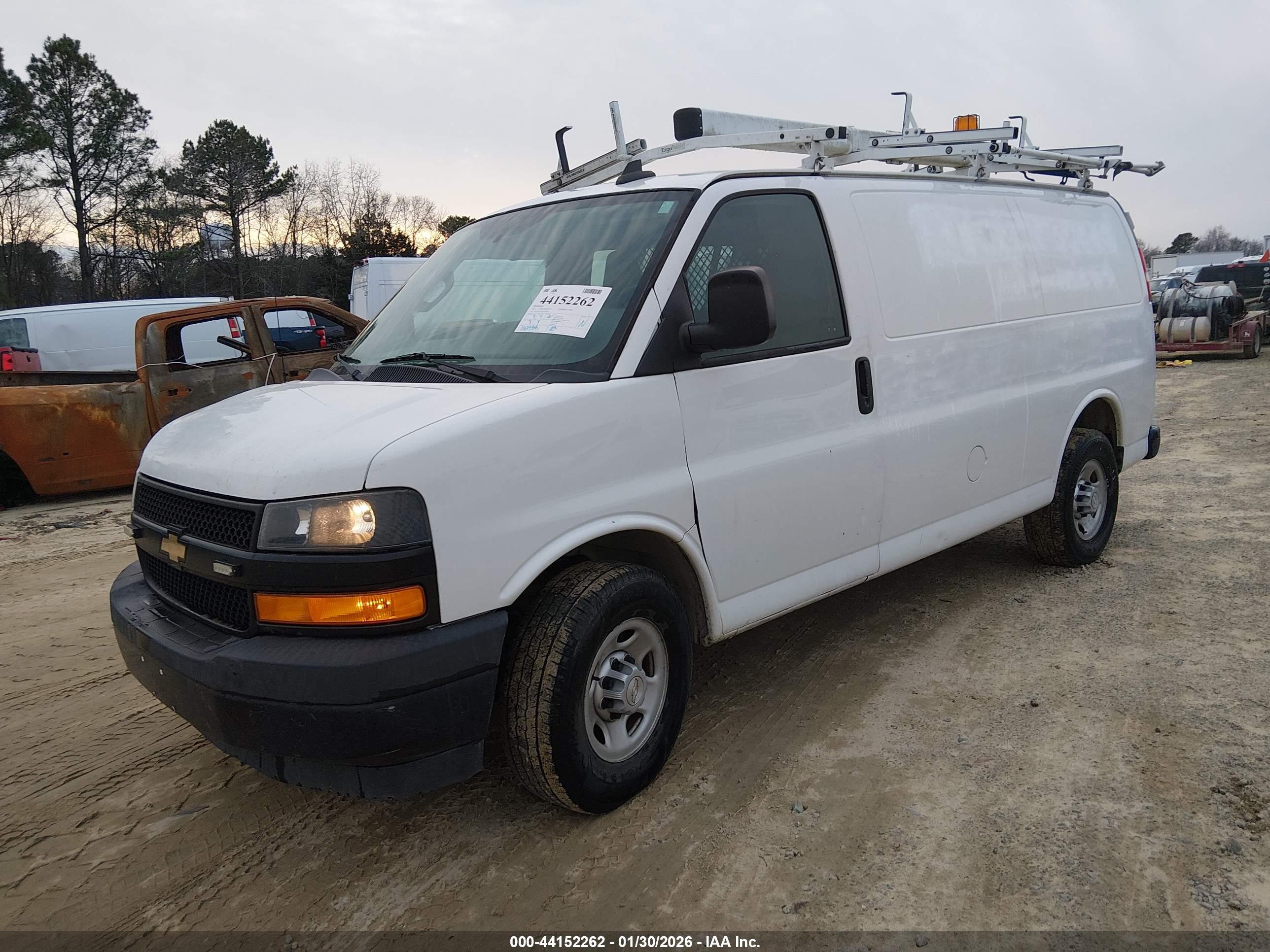 CHEVROLET EXPRESS image 2