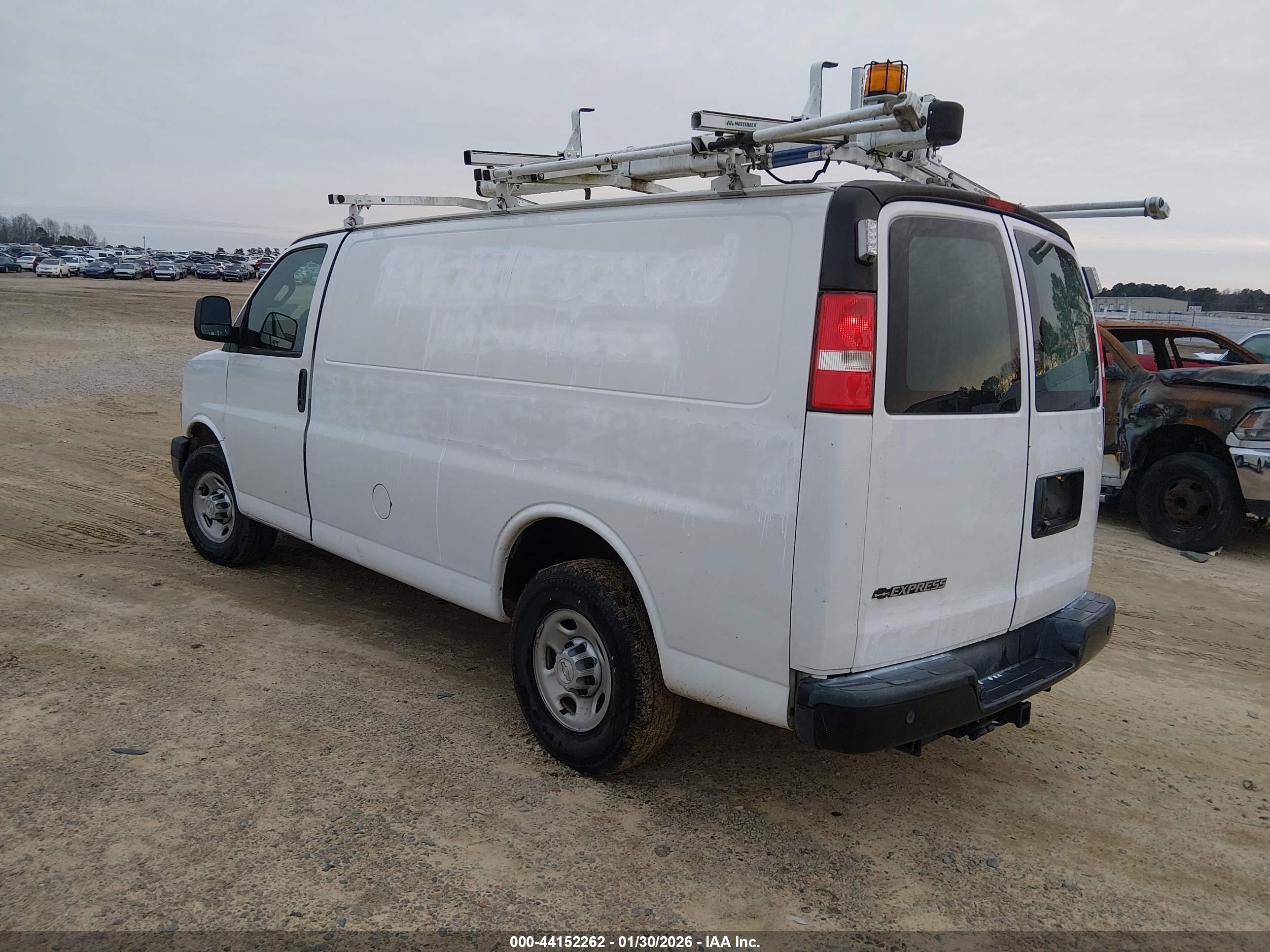 CHEVROLET EXPRESS image 3
