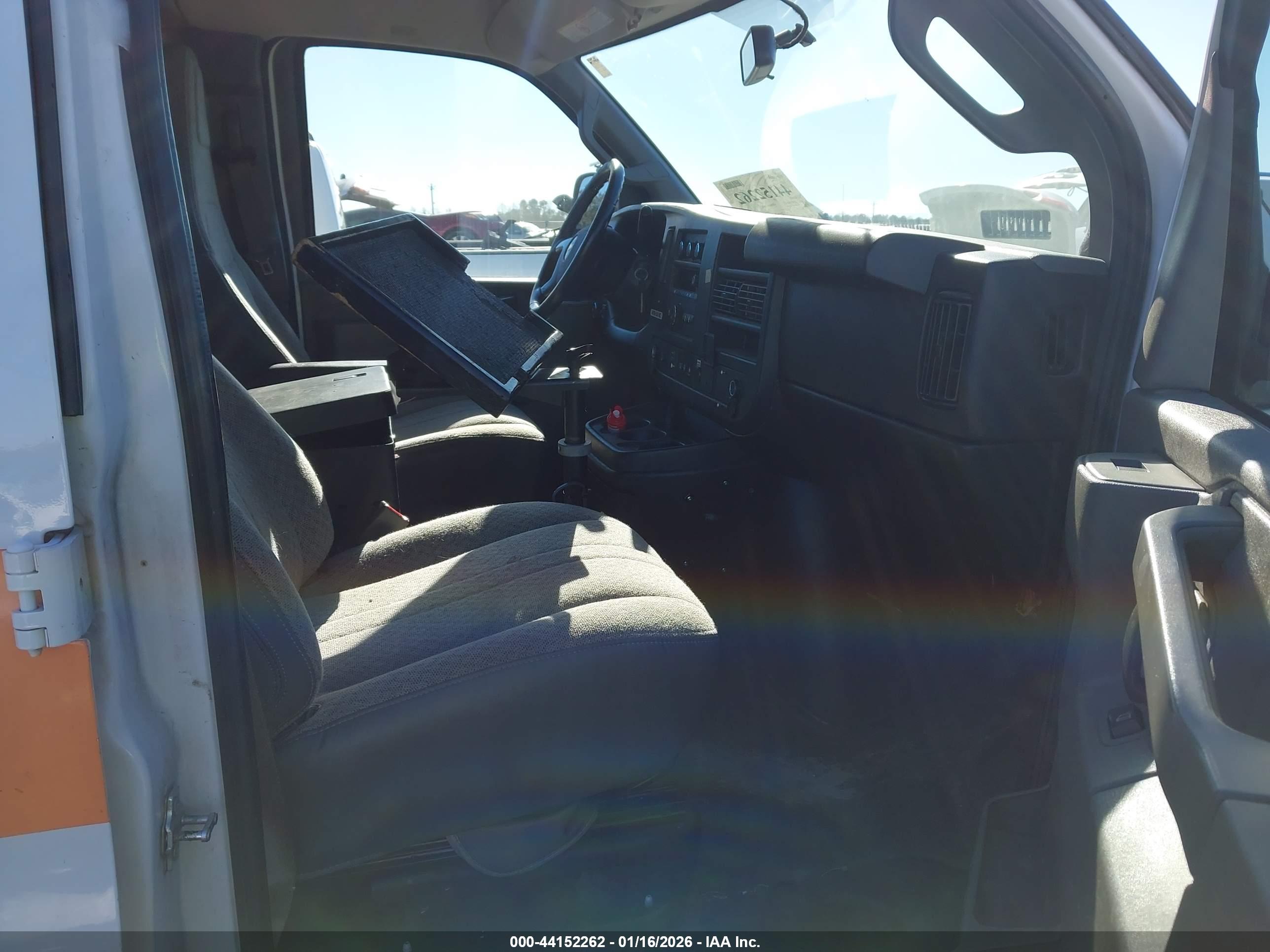 CHEVROLET EXPRESS image 5