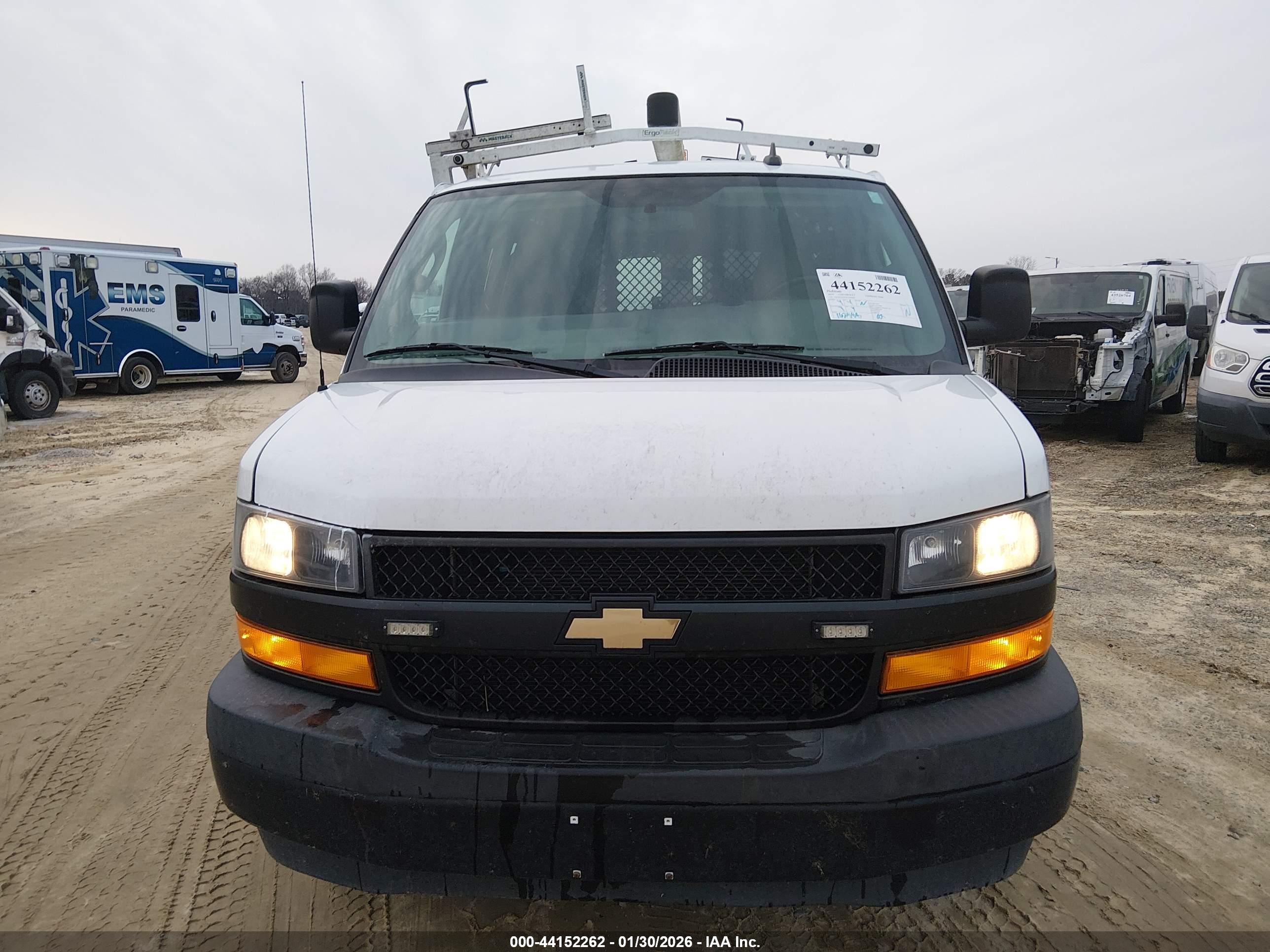 CHEVROLET EXPRESS image 6