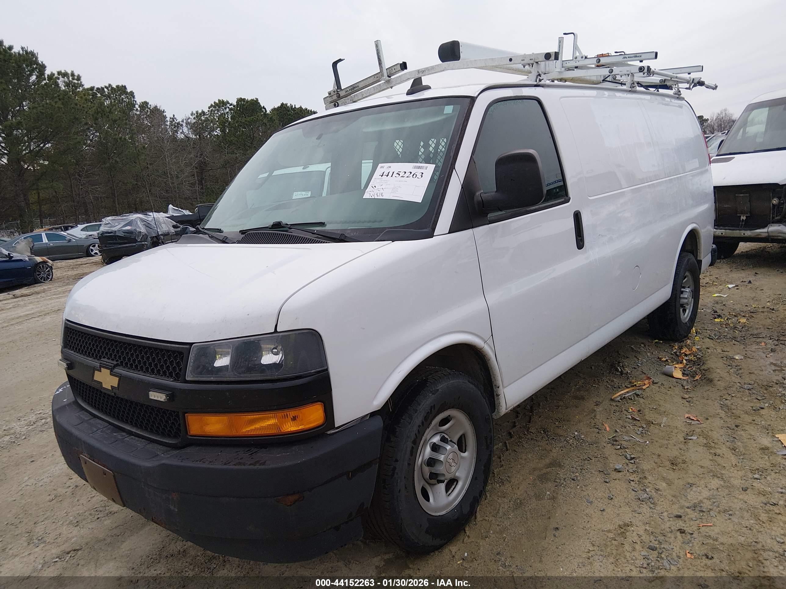CHEVROLET EXPRESS image 2