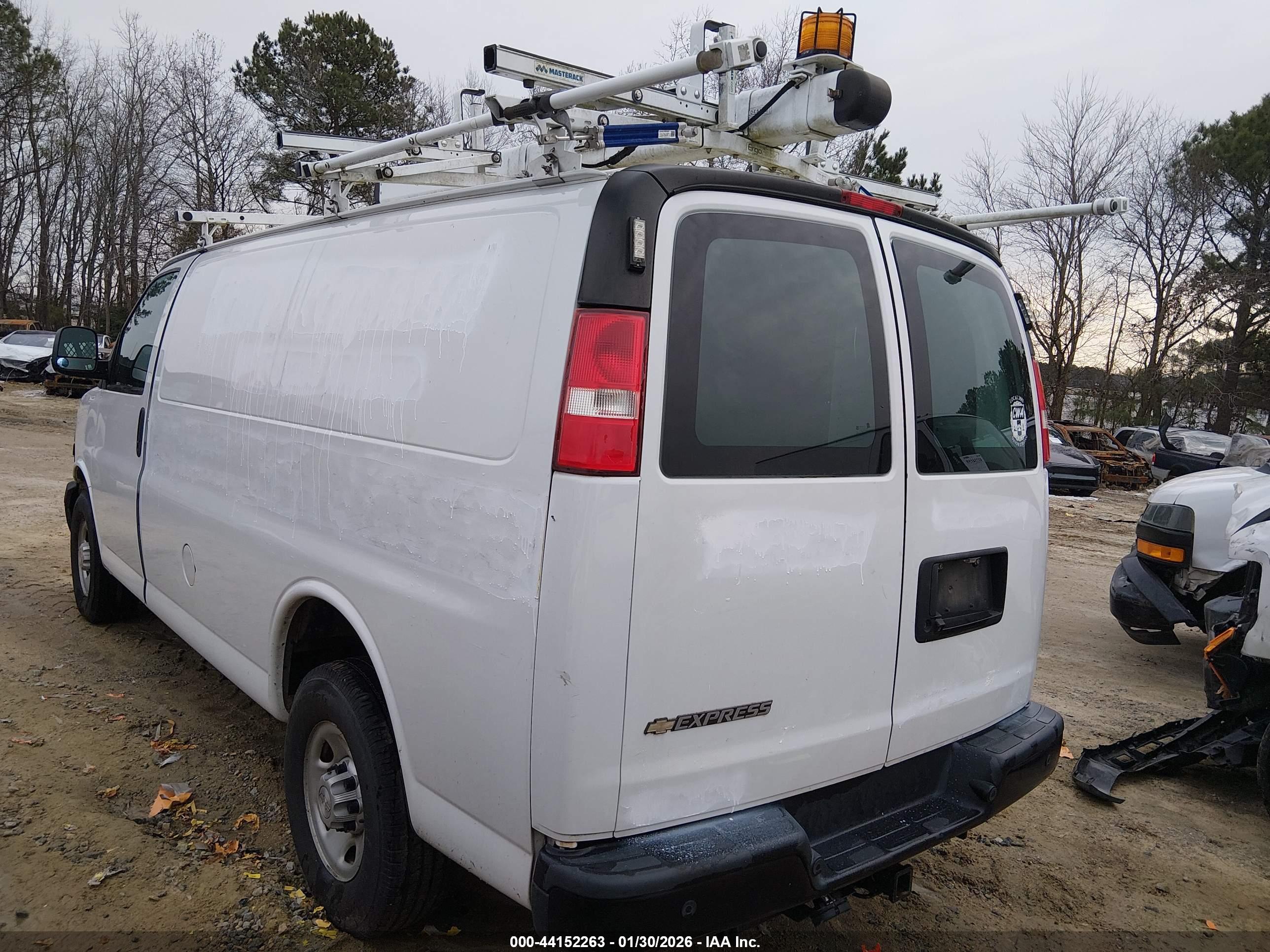 CHEVROLET EXPRESS image 3