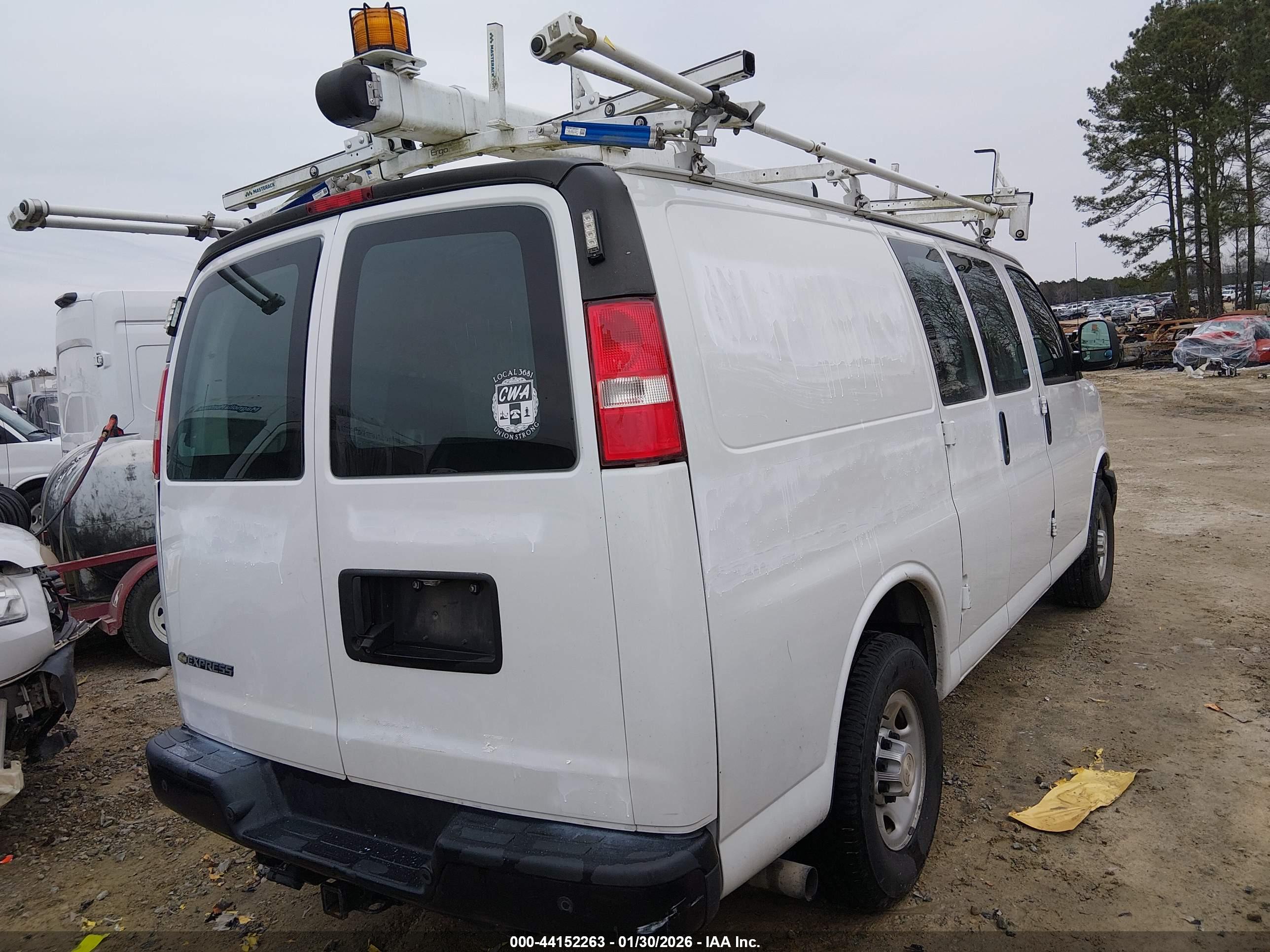 CHEVROLET EXPRESS image 4