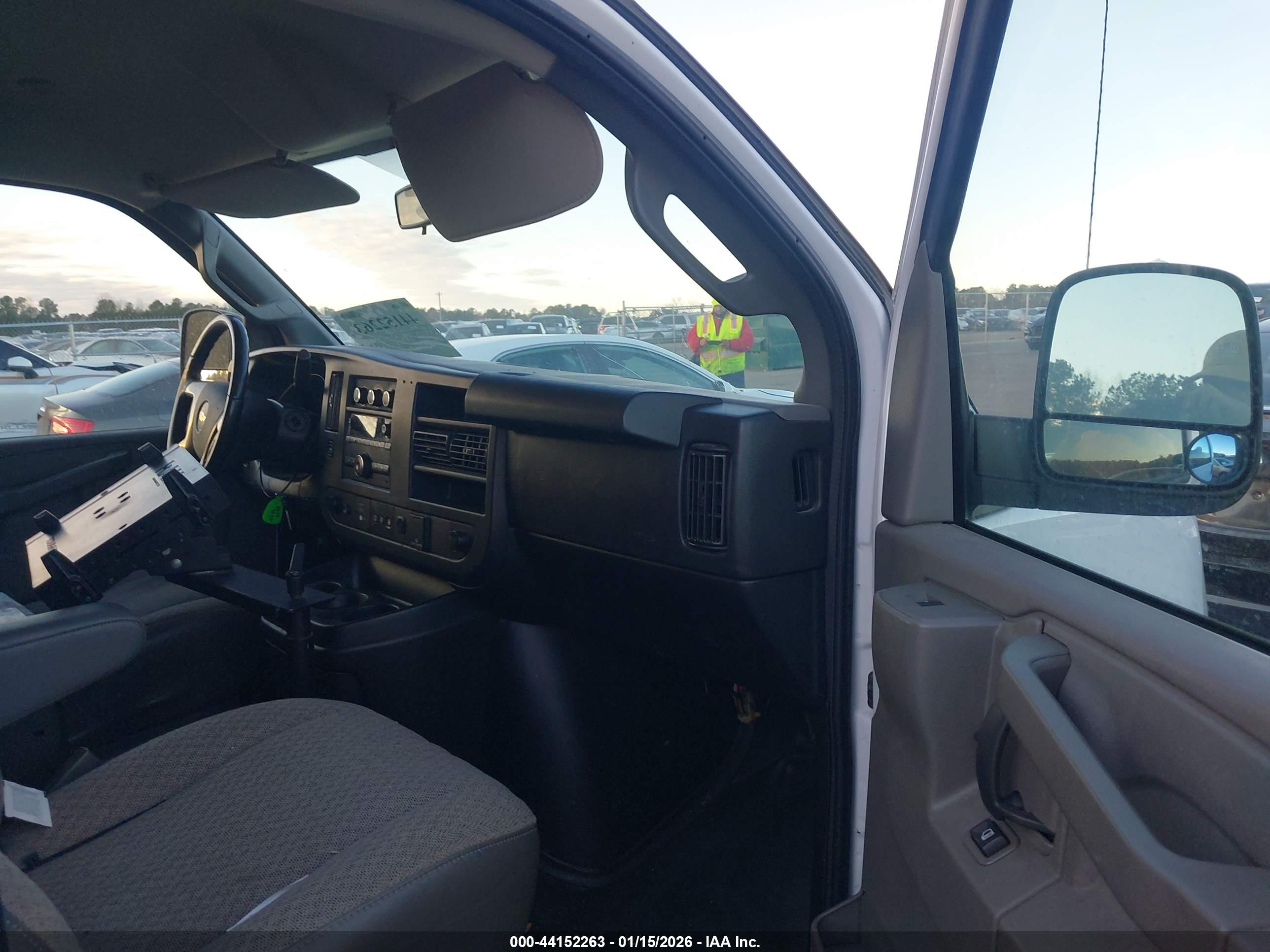 CHEVROLET EXPRESS image 5
