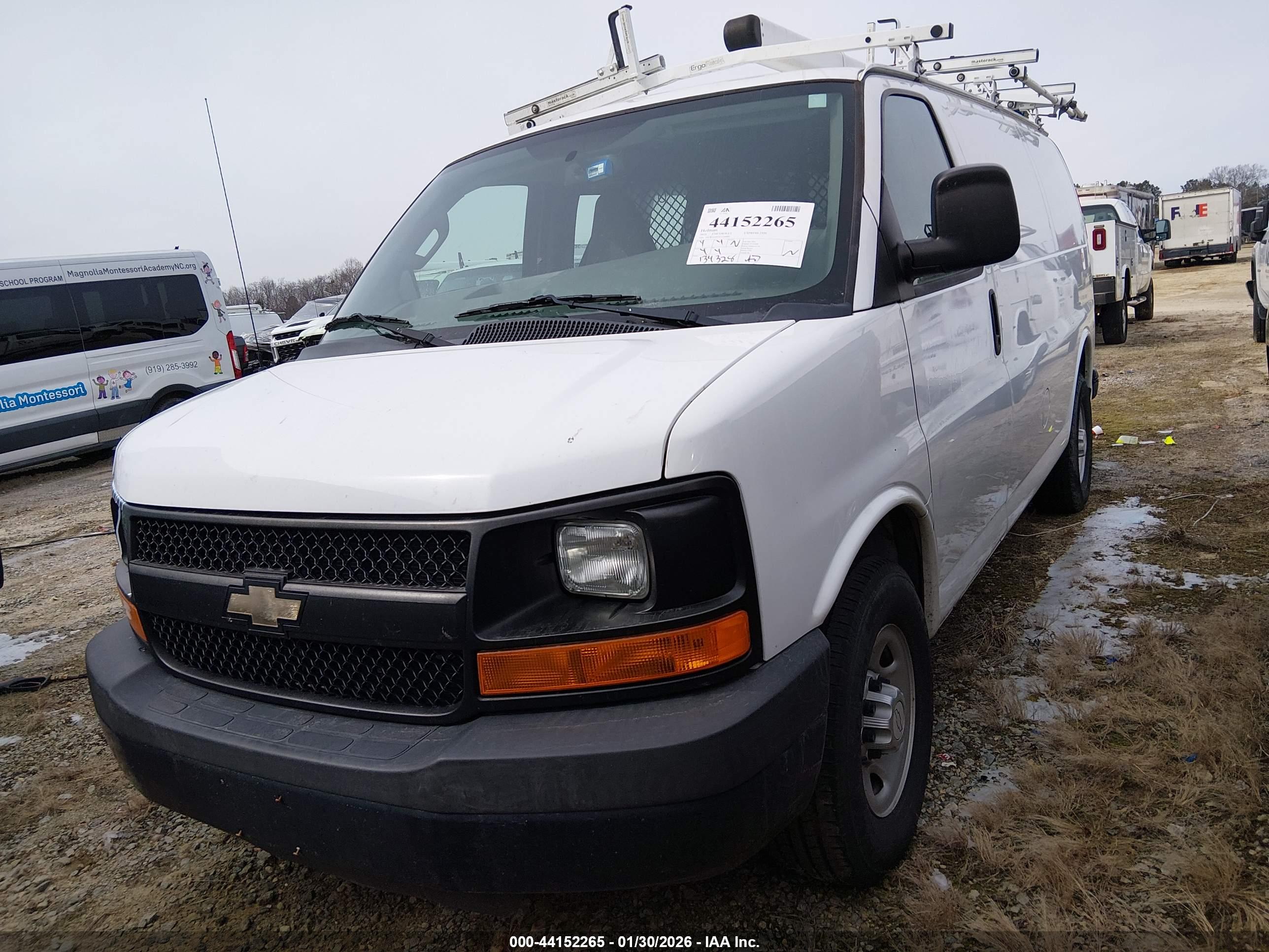 CHEVROLET EXPRESS image 2