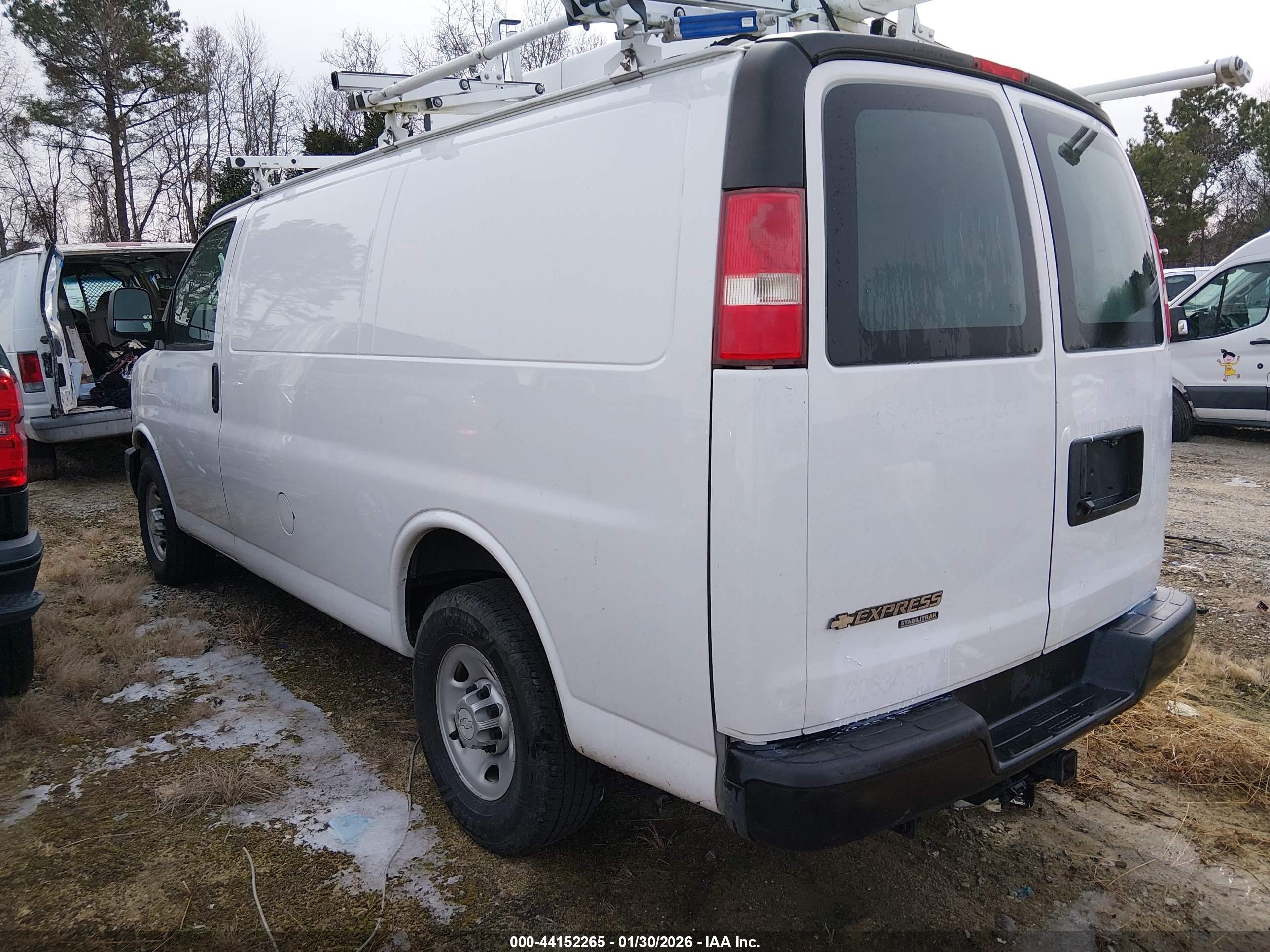 CHEVROLET EXPRESS image 3
