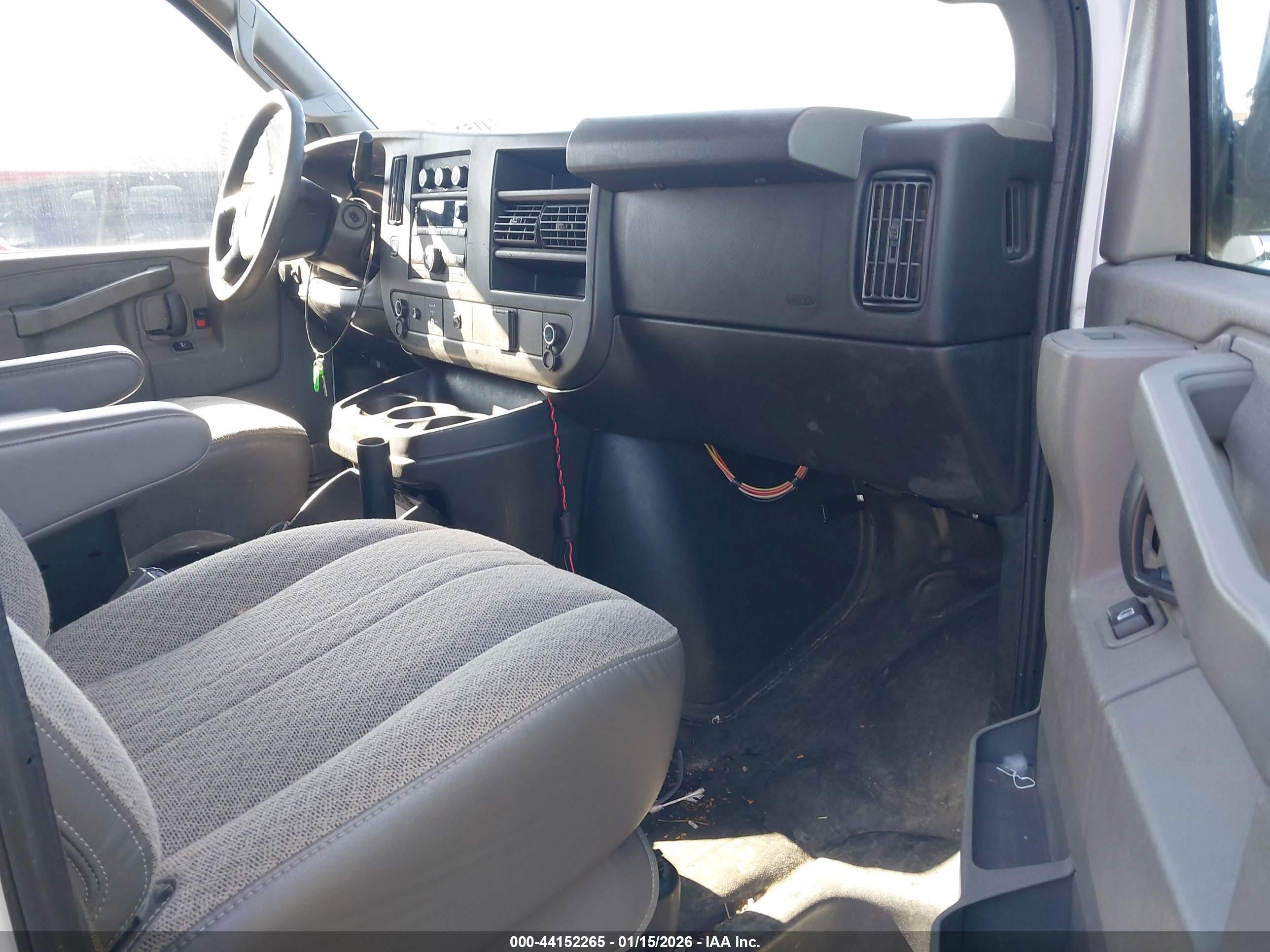 CHEVROLET EXPRESS image 5