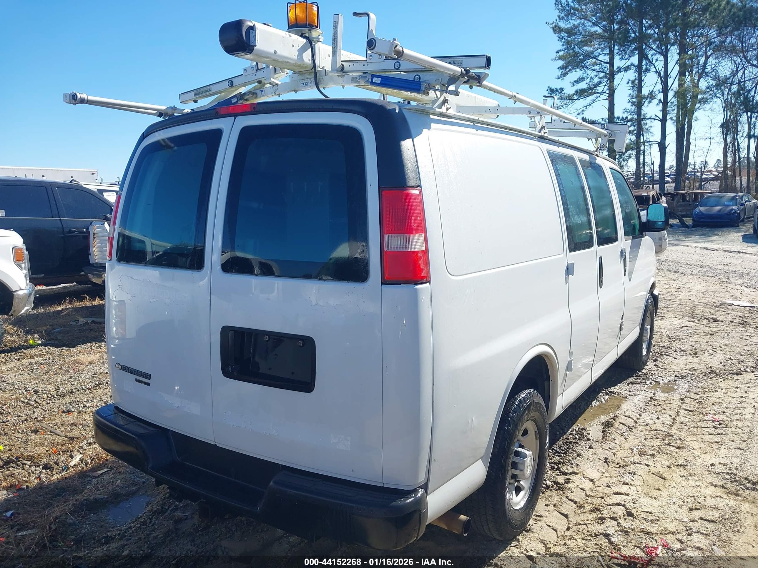 CHEVROLET EXPRESS image 4