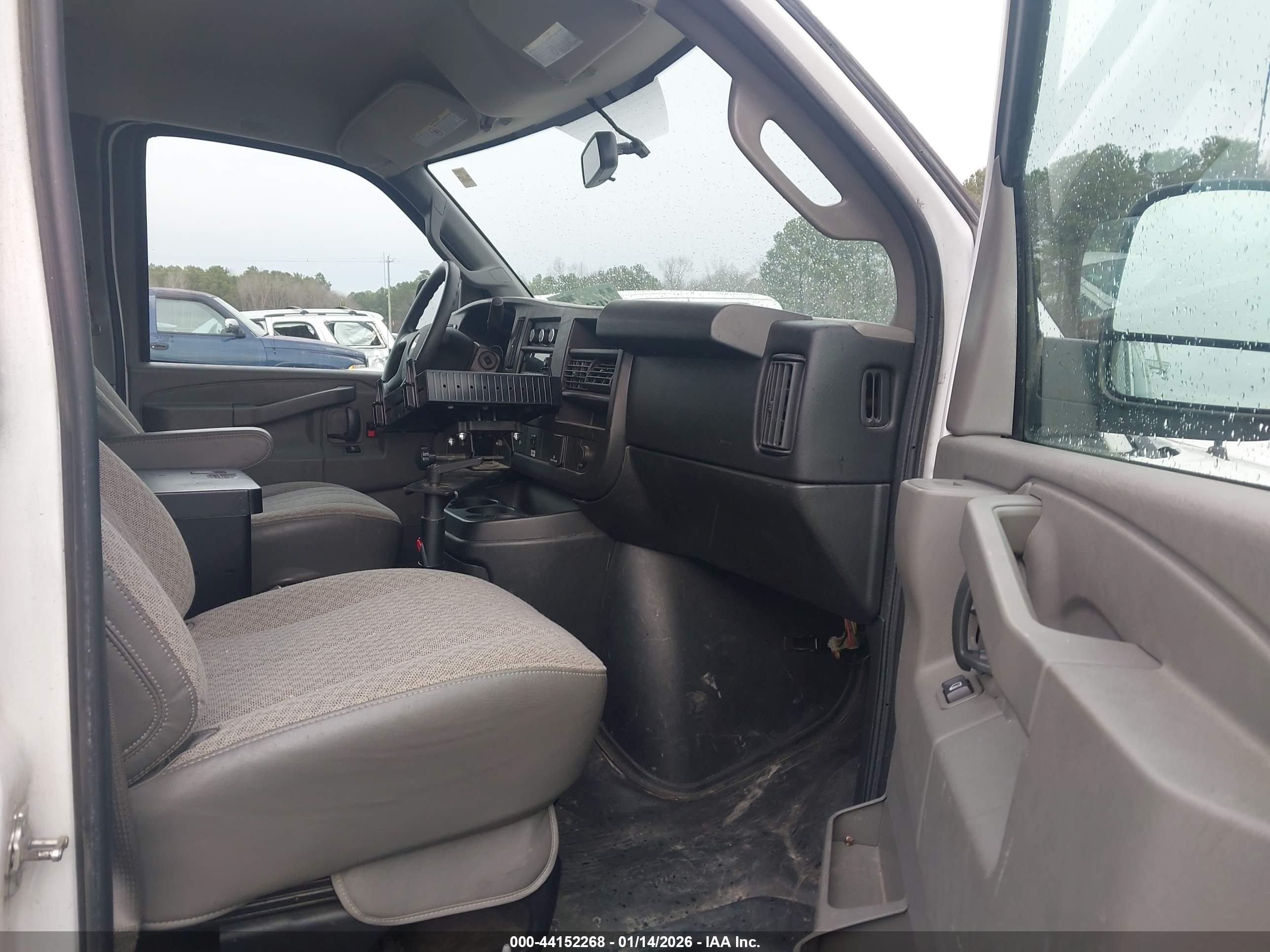CHEVROLET EXPRESS image 5