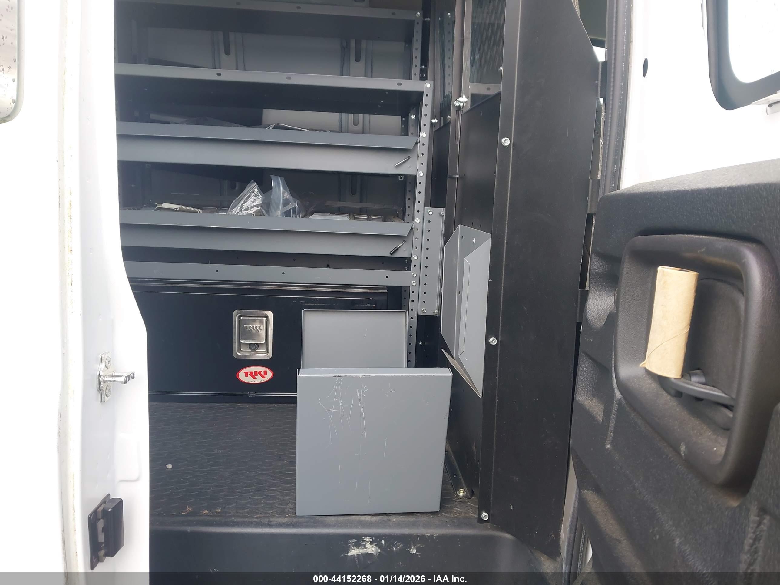 CHEVROLET EXPRESS image 8