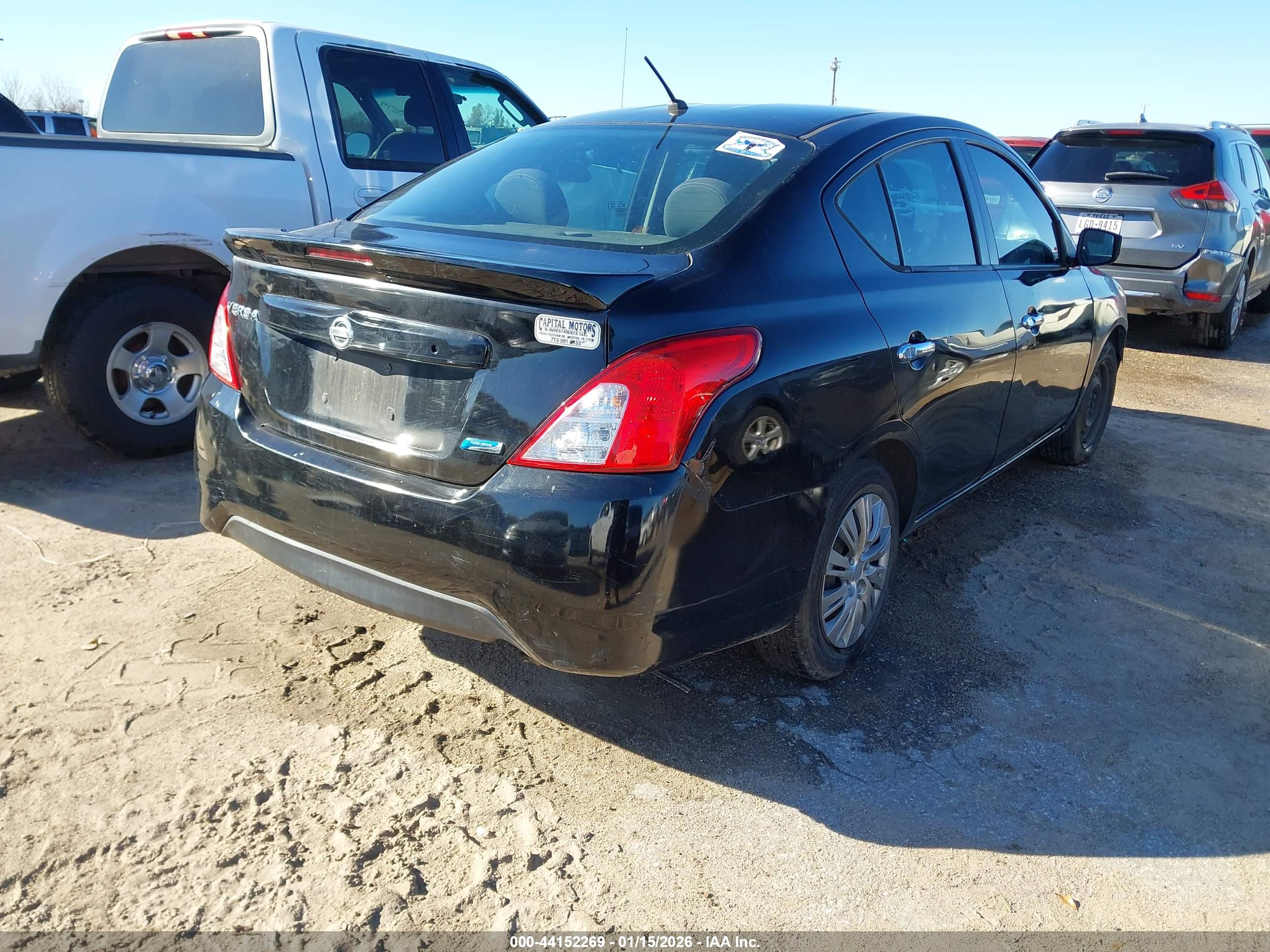 NISSAN VERSA image 4