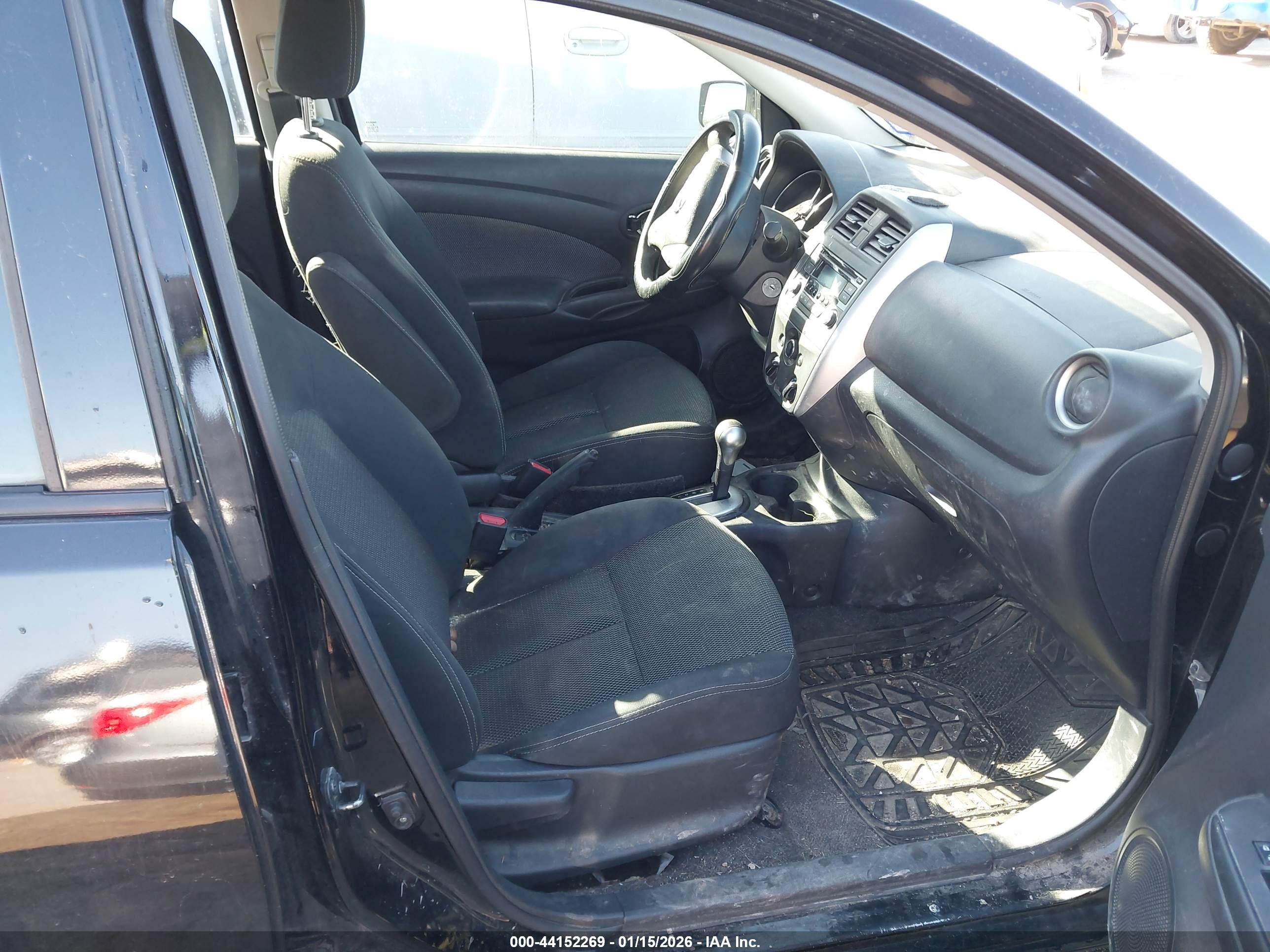NISSAN VERSA image 5