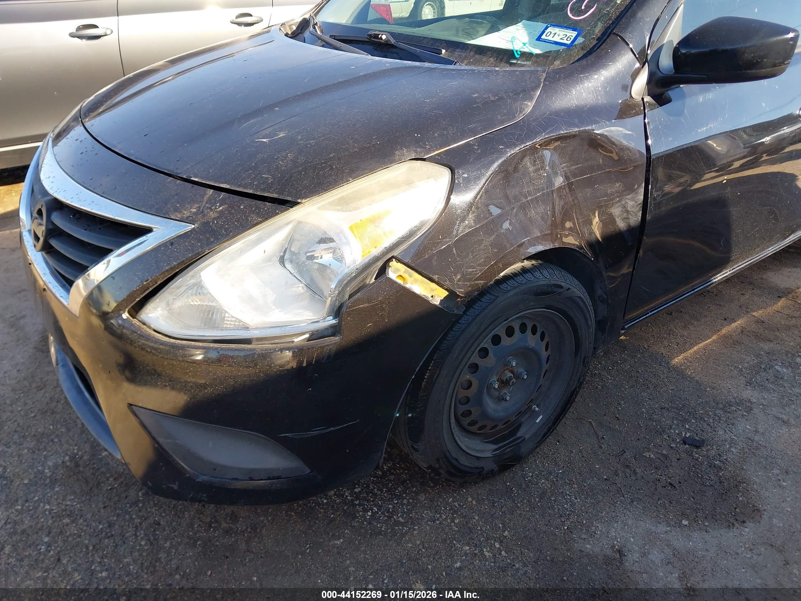 NISSAN VERSA image 6