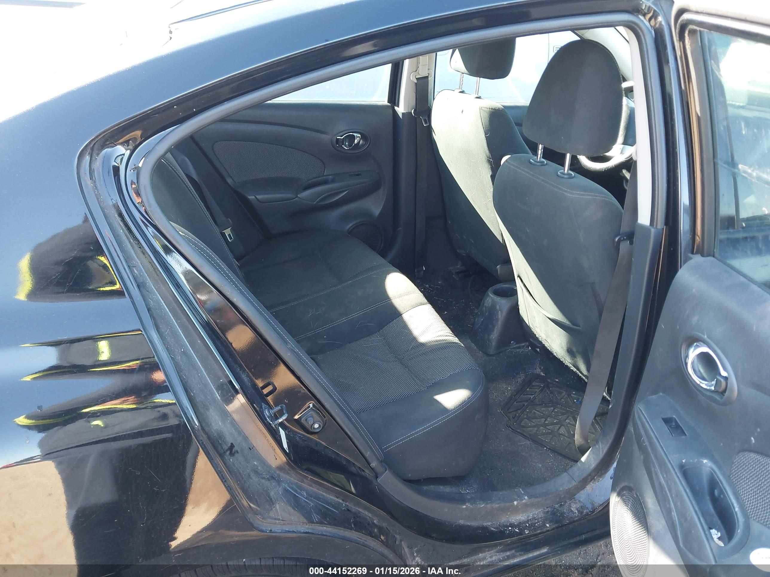 NISSAN VERSA image 8