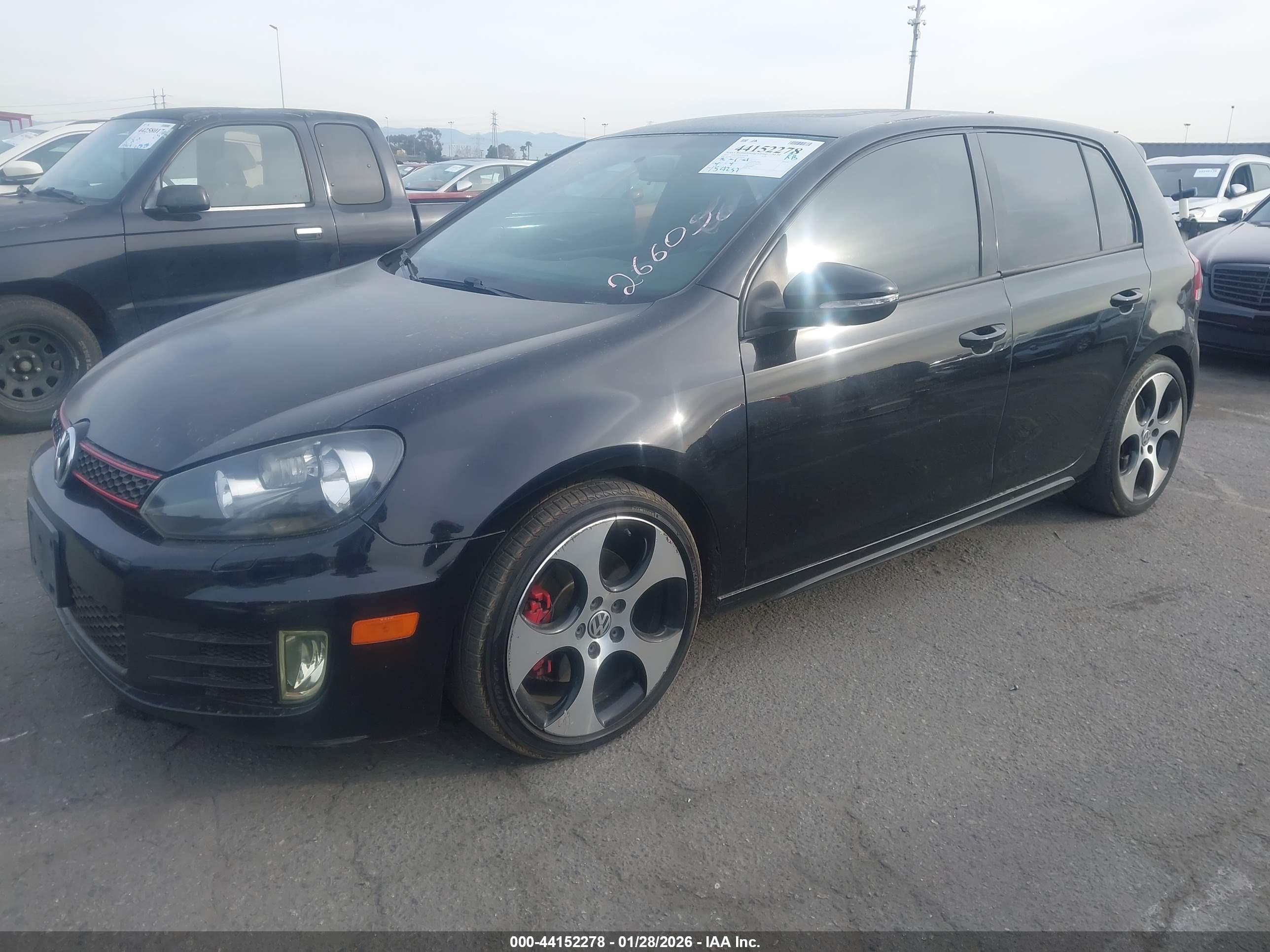 VOLKSWAGEN GTI image 2
