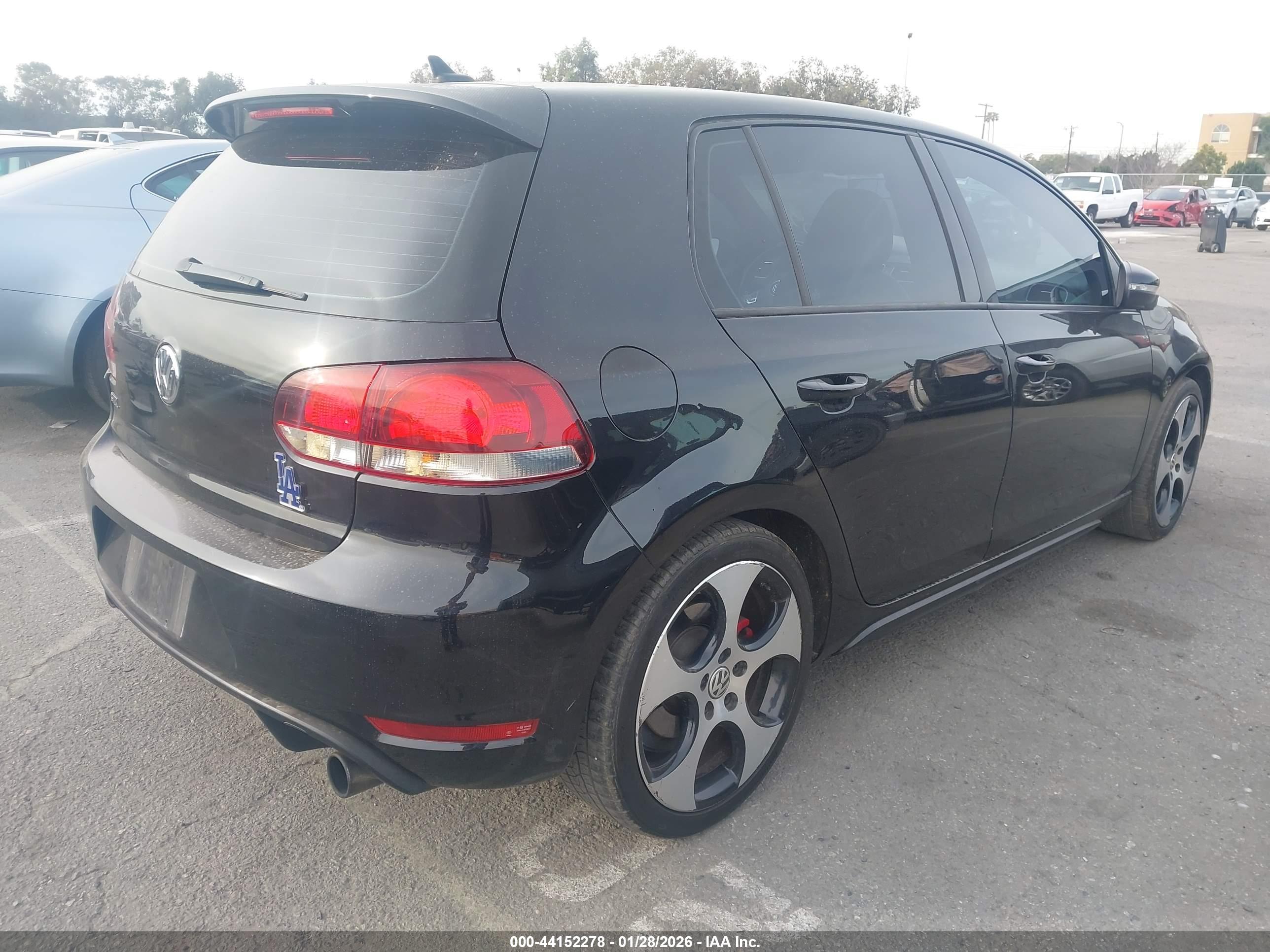 VOLKSWAGEN GTI image 4