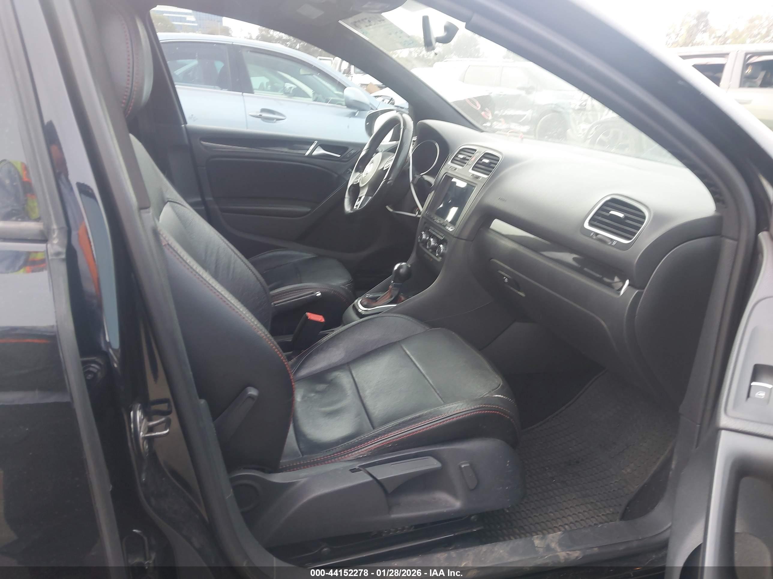 VOLKSWAGEN GTI image 5
