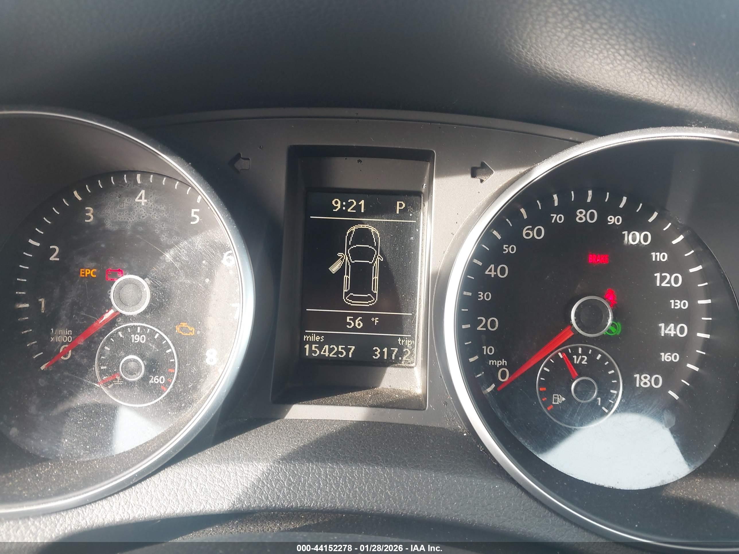 VOLKSWAGEN GTI image 7