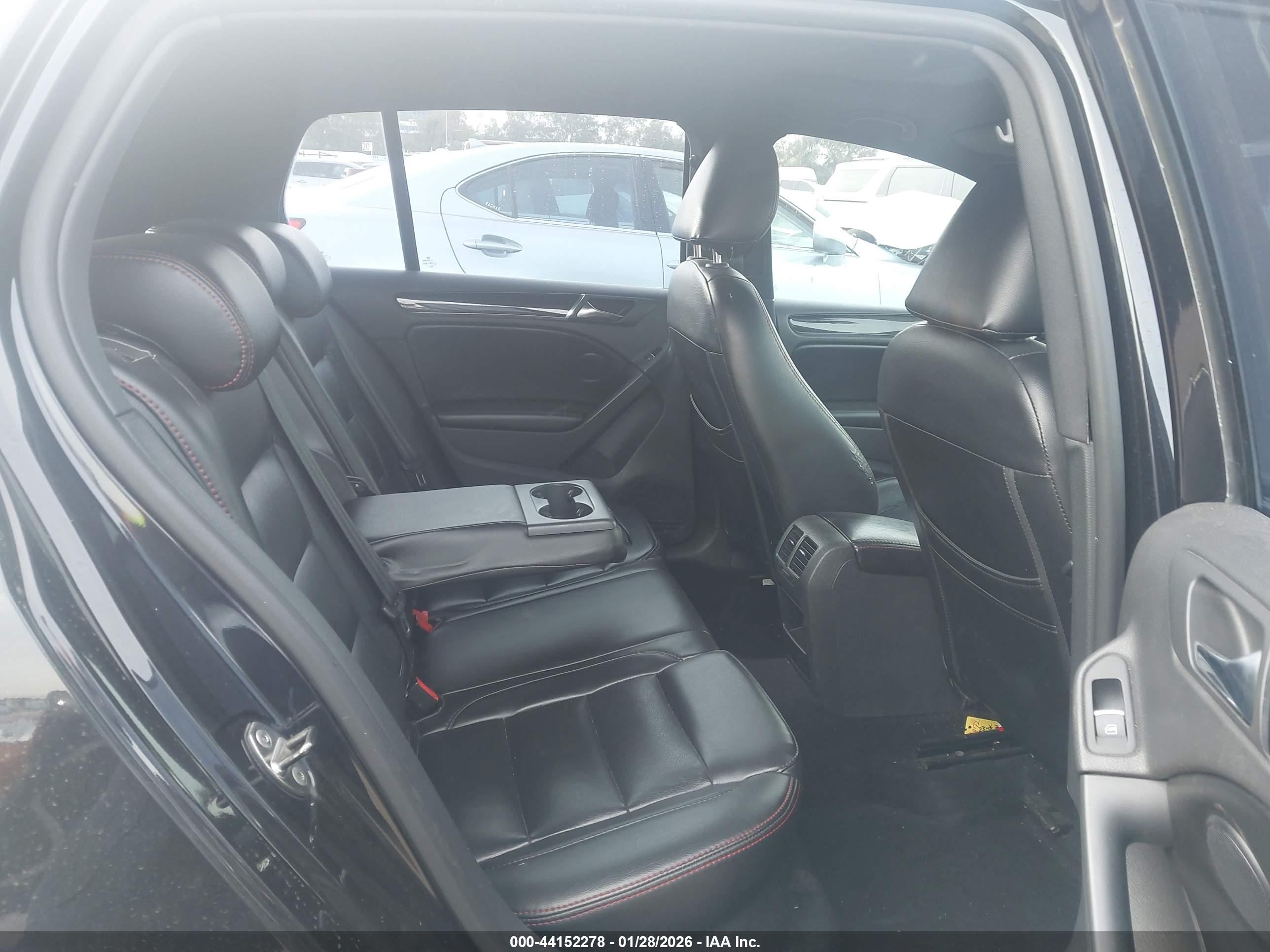 VOLKSWAGEN GTI image 8