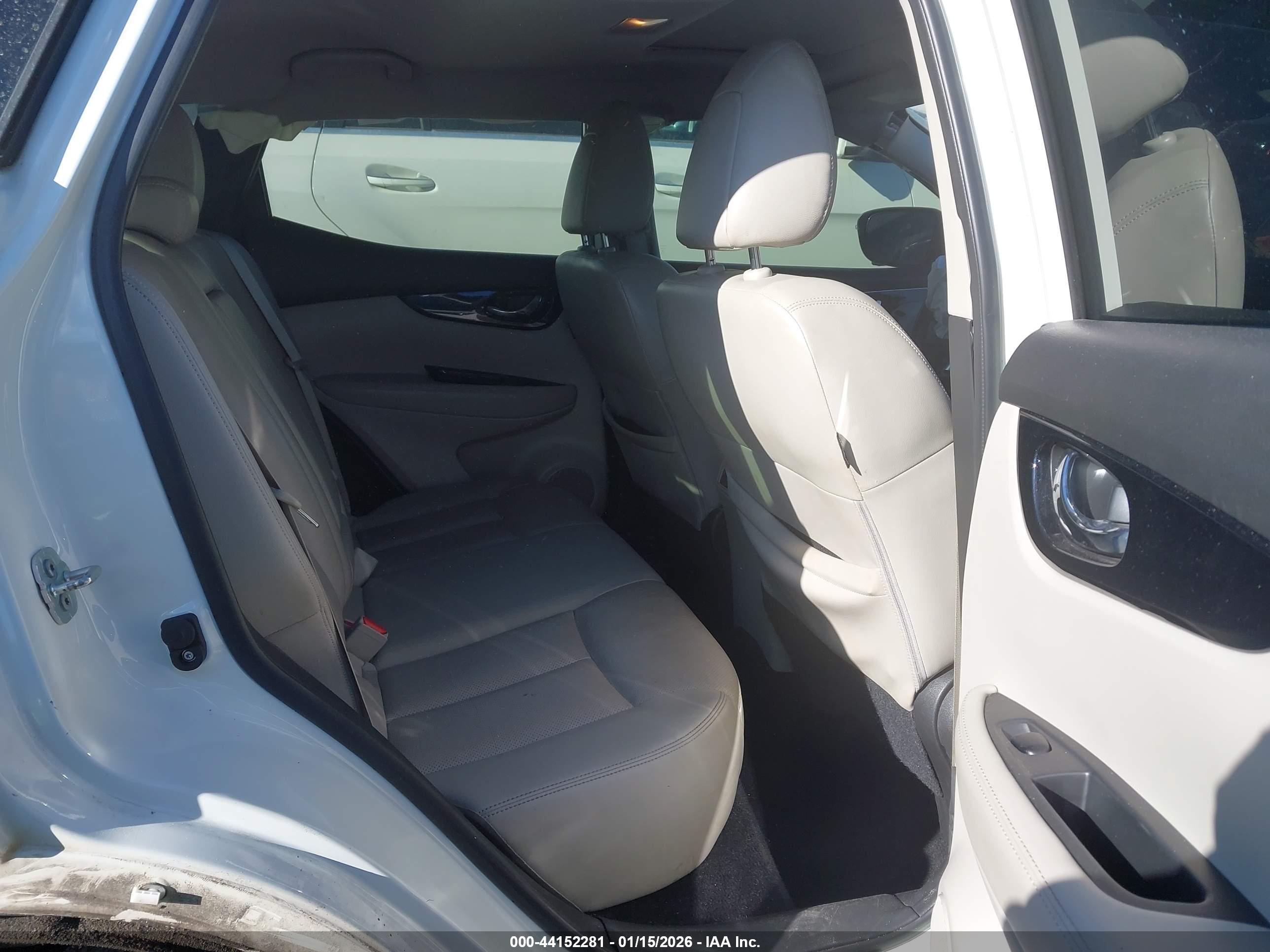 NISSAN ROGUE image 8