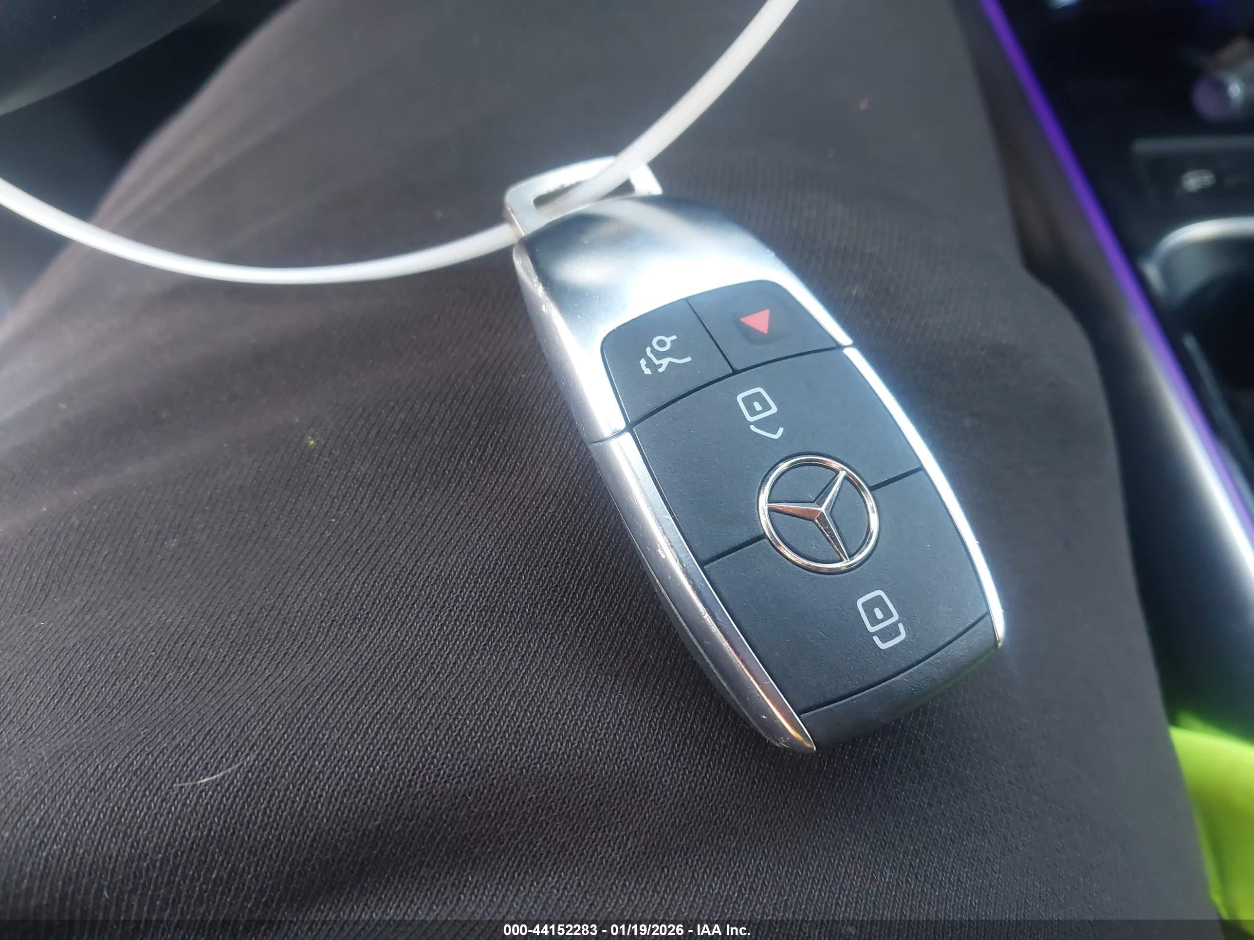 MERCEDES-BENZ GLA image 11