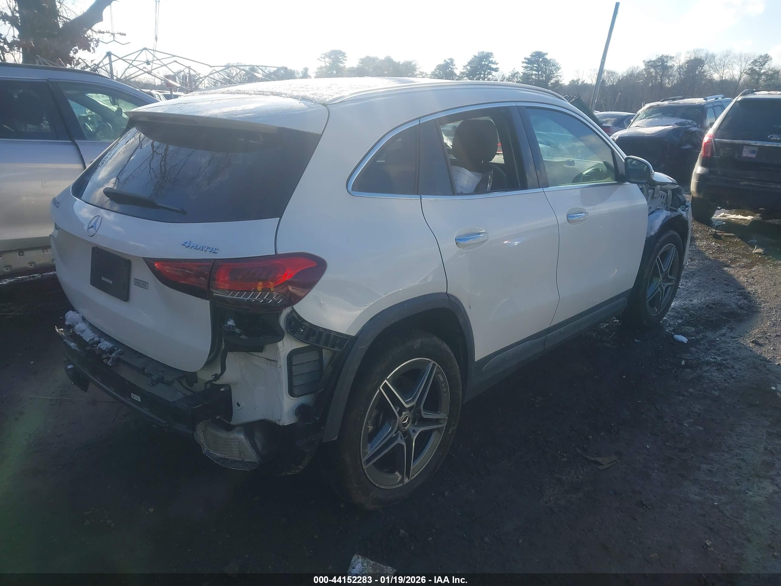 MERCEDES-BENZ GLA image 4