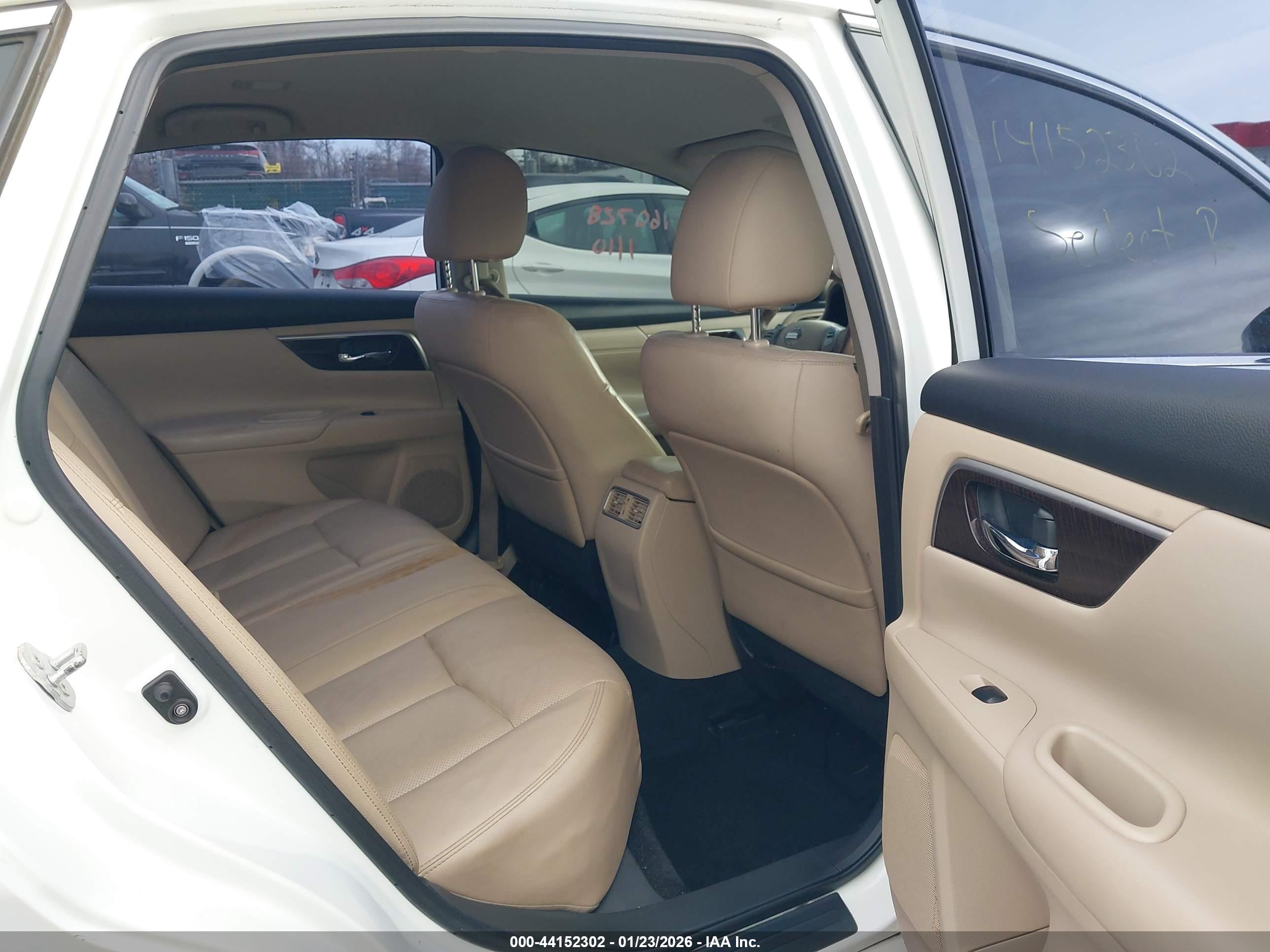 NISSAN ALTIMA image 8