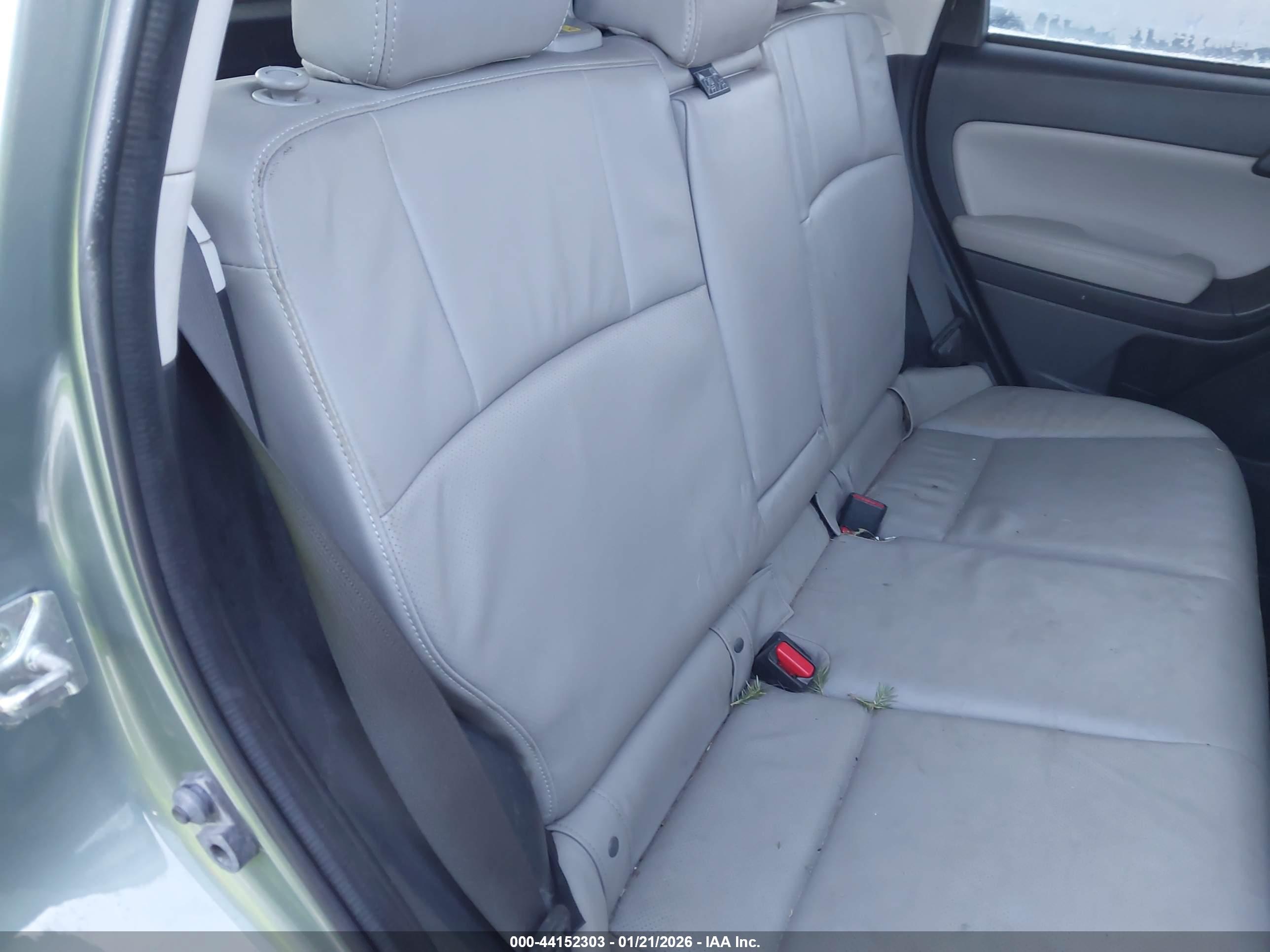SUBARU FORESTER image 8