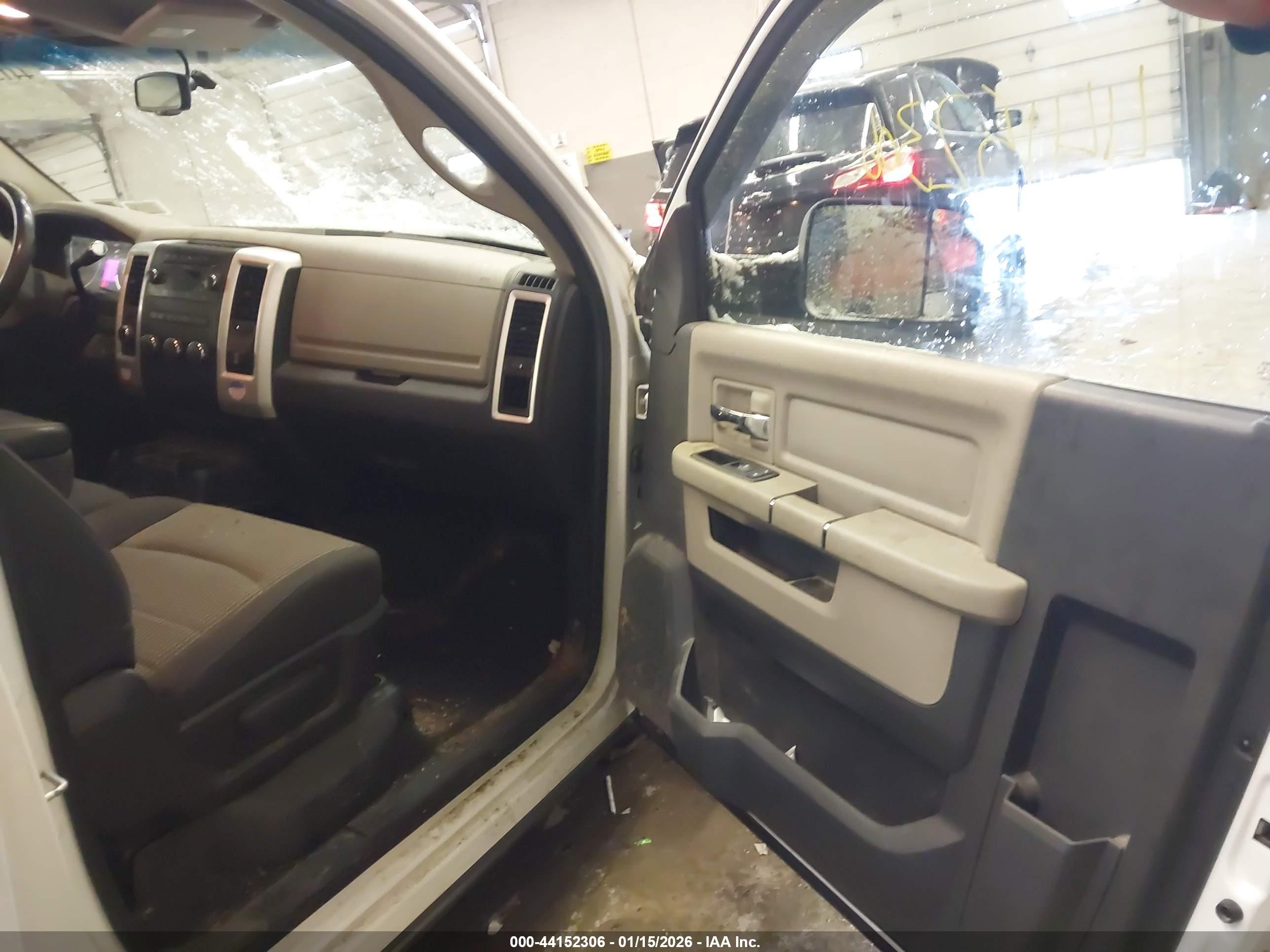DODGE RAM image 5