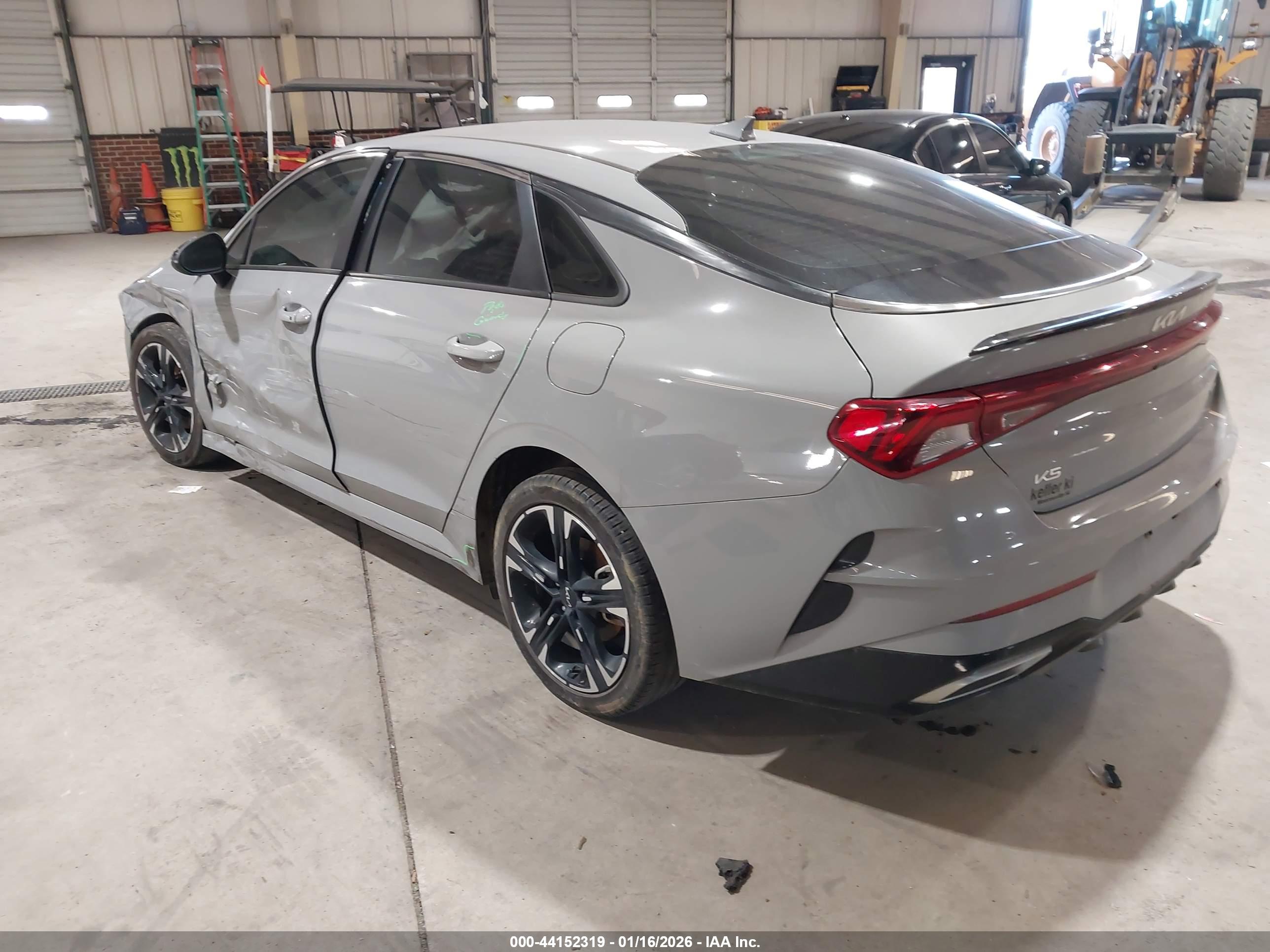 KIA K5 image 3