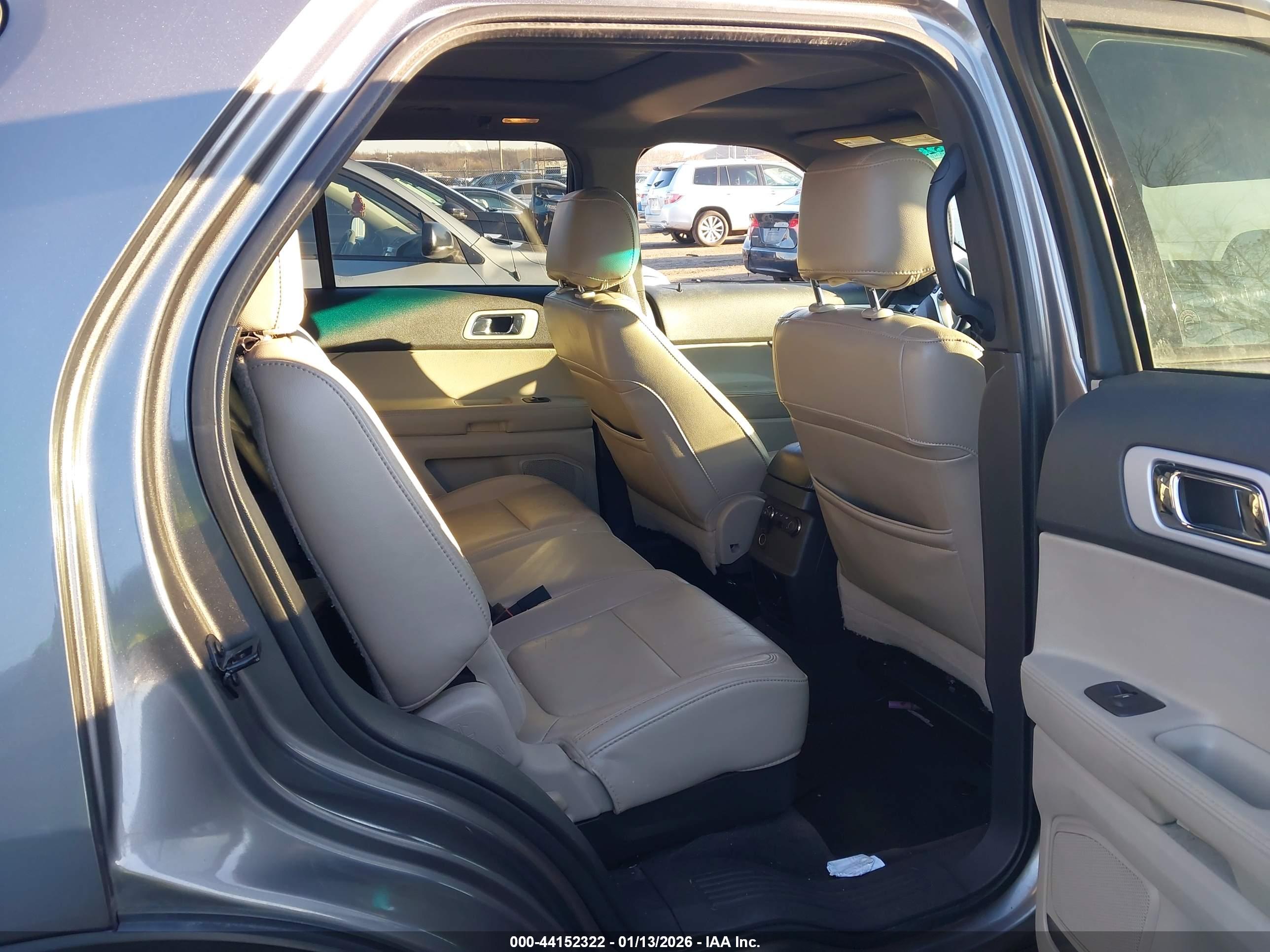 FORD EXPLORER image 8
