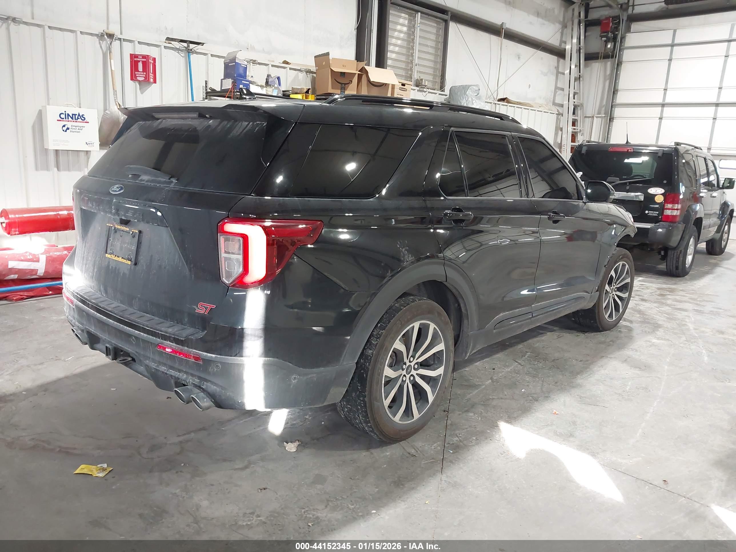 FORD EXPLORER image 4