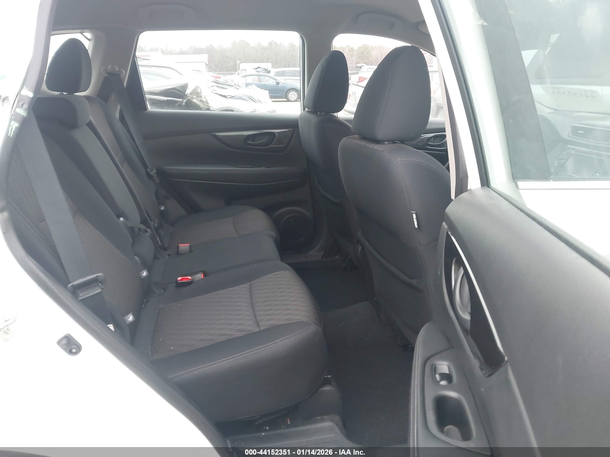 NISSAN ROGUE image 8