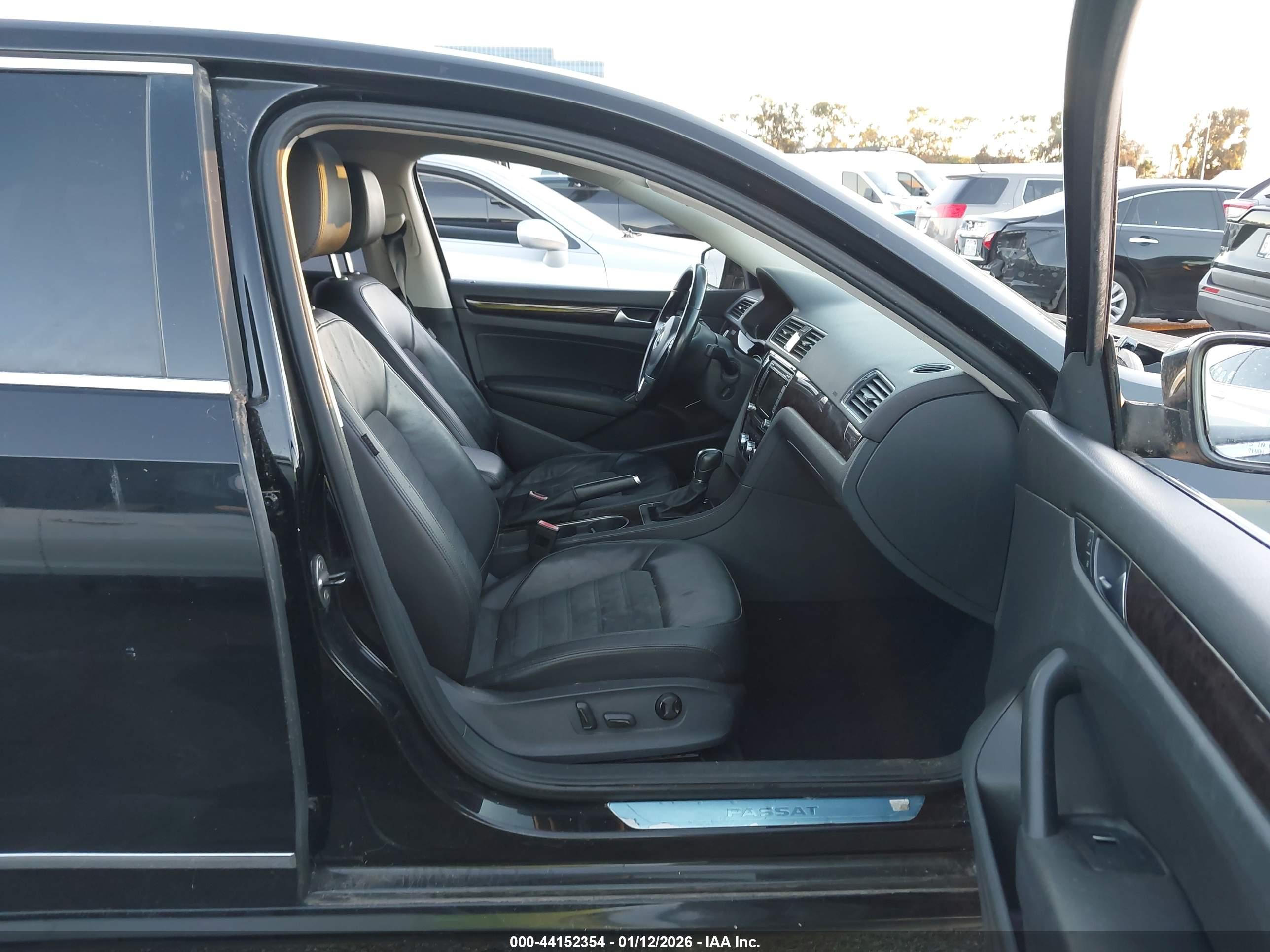 VOLKSWAGEN PASSAT image 5