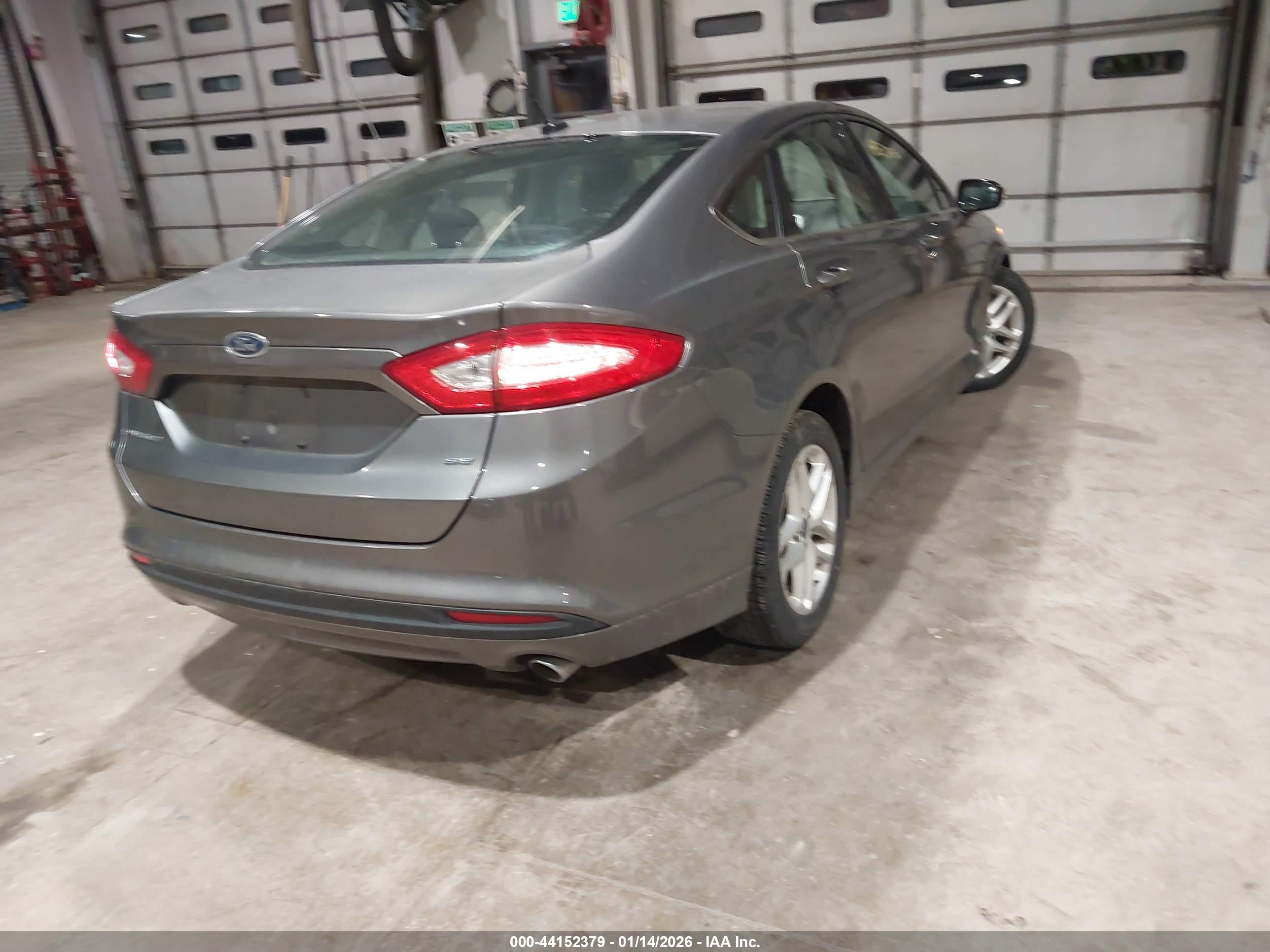 FORD FUSION image 4